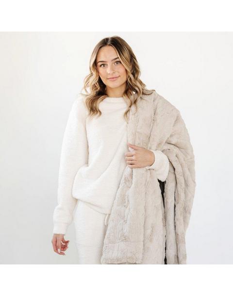 Patterned Faux Fur Throw Blanket in Buff