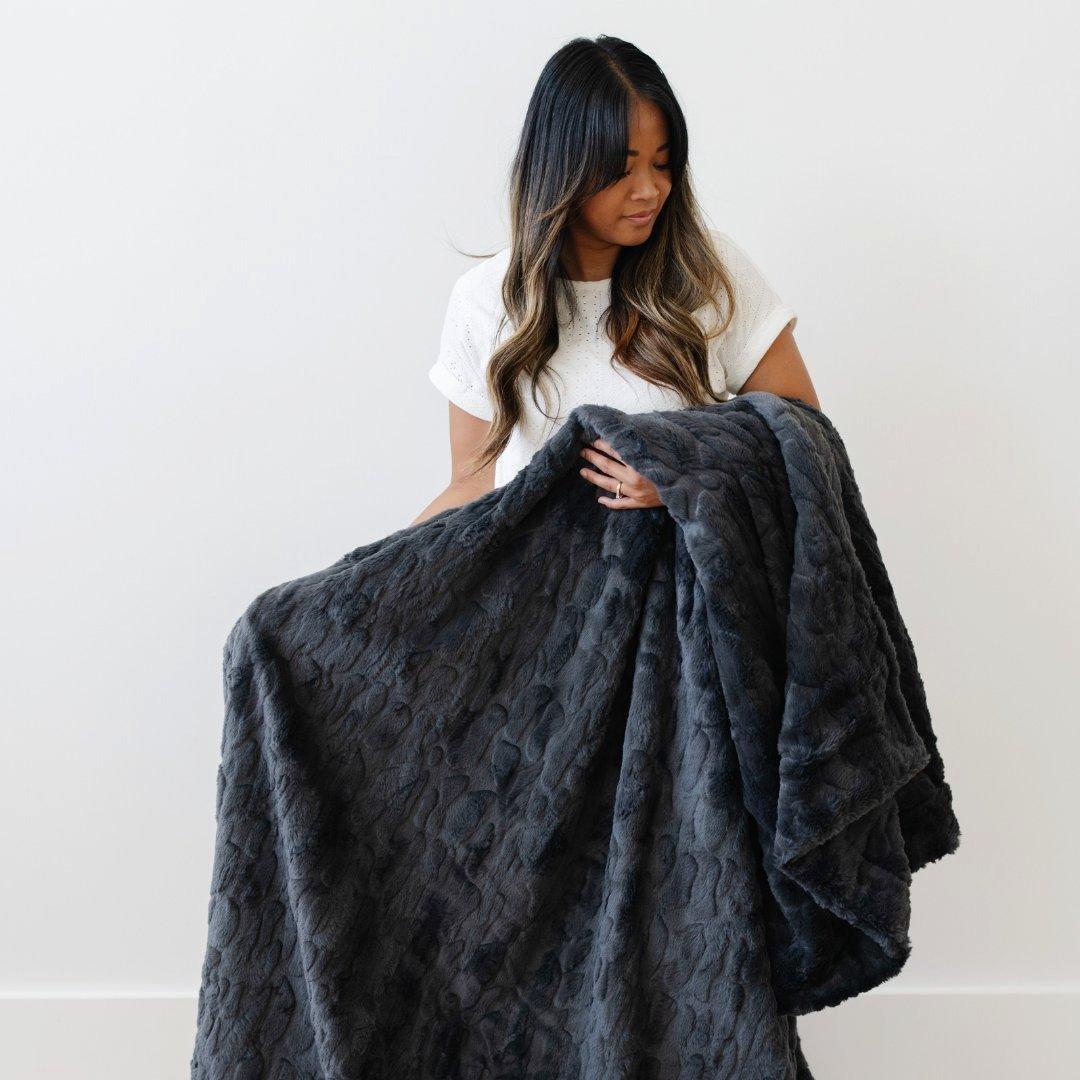 Patterned Faux Fur Throw Blanket in Charcoal