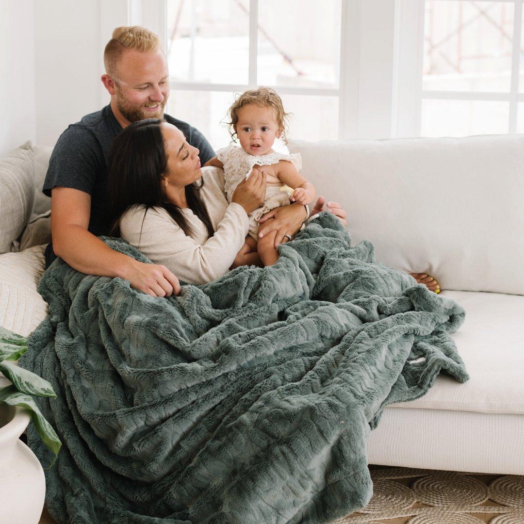 Patterned Faux Fur Throw Blanket in Fir