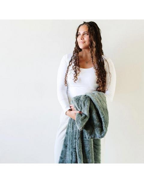 Patterned Faux Fur Throw Blanket in Fir