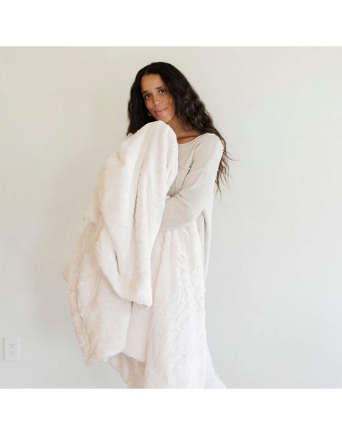 Patterned Faux Fur Throw Blanket in Ivory