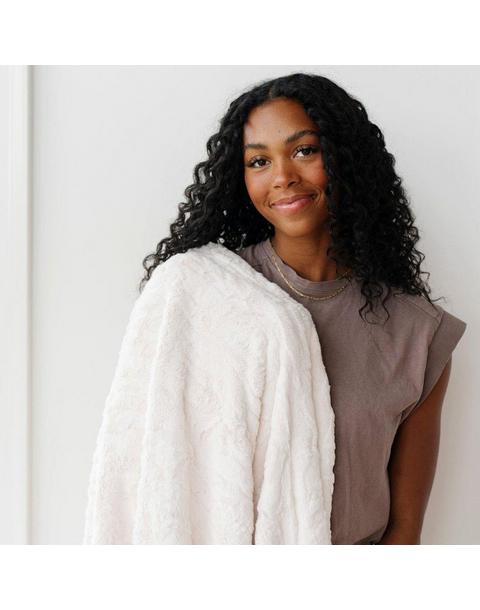 Patterned Faux Fur Throw Blanket in Ivory