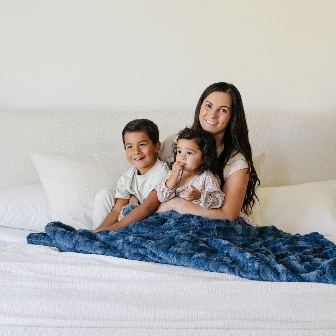 Patterned Faux Fur Throw Blanket in Indigo