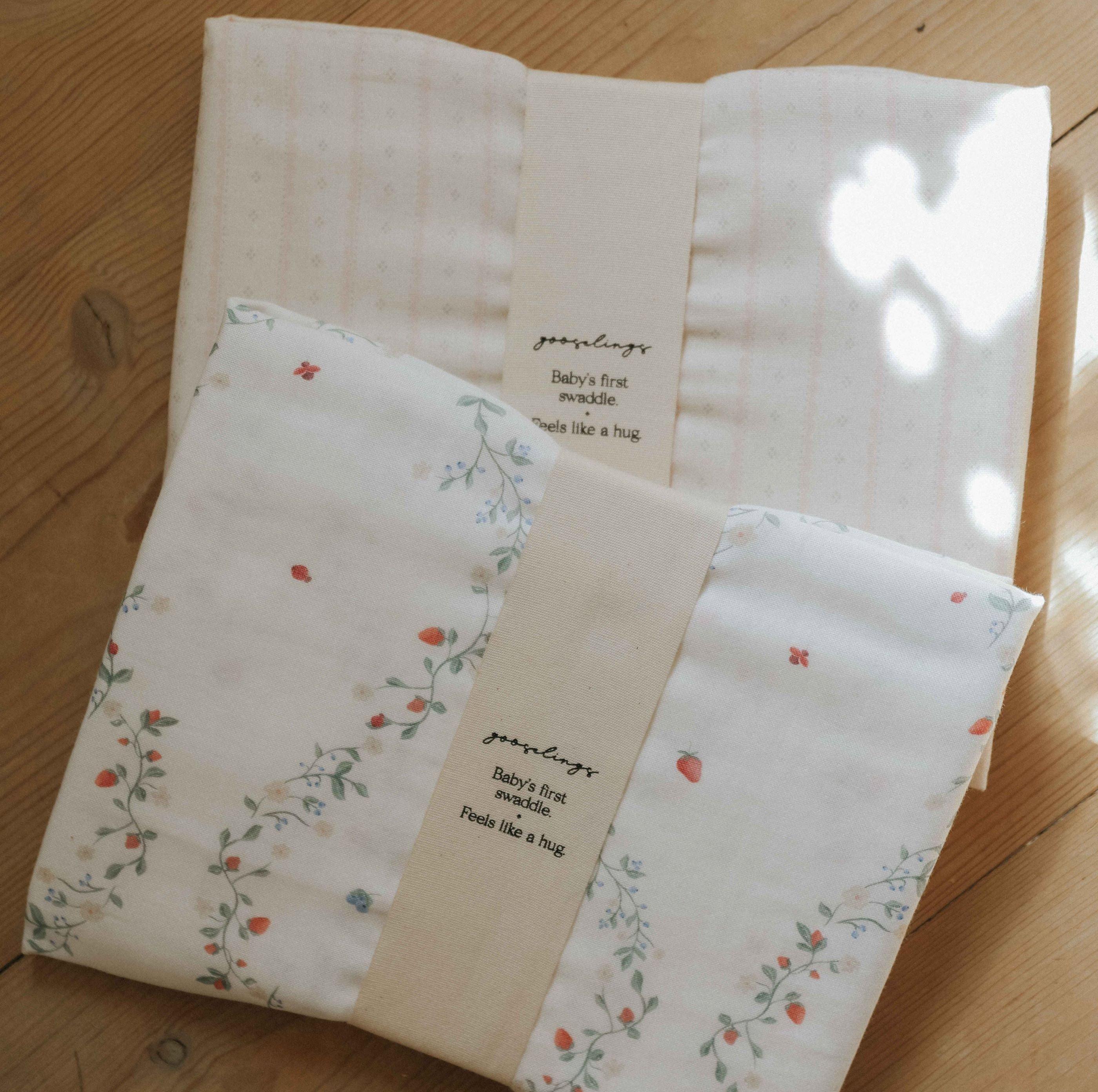 Botanical Berries Swaddle - Ivory image number 4