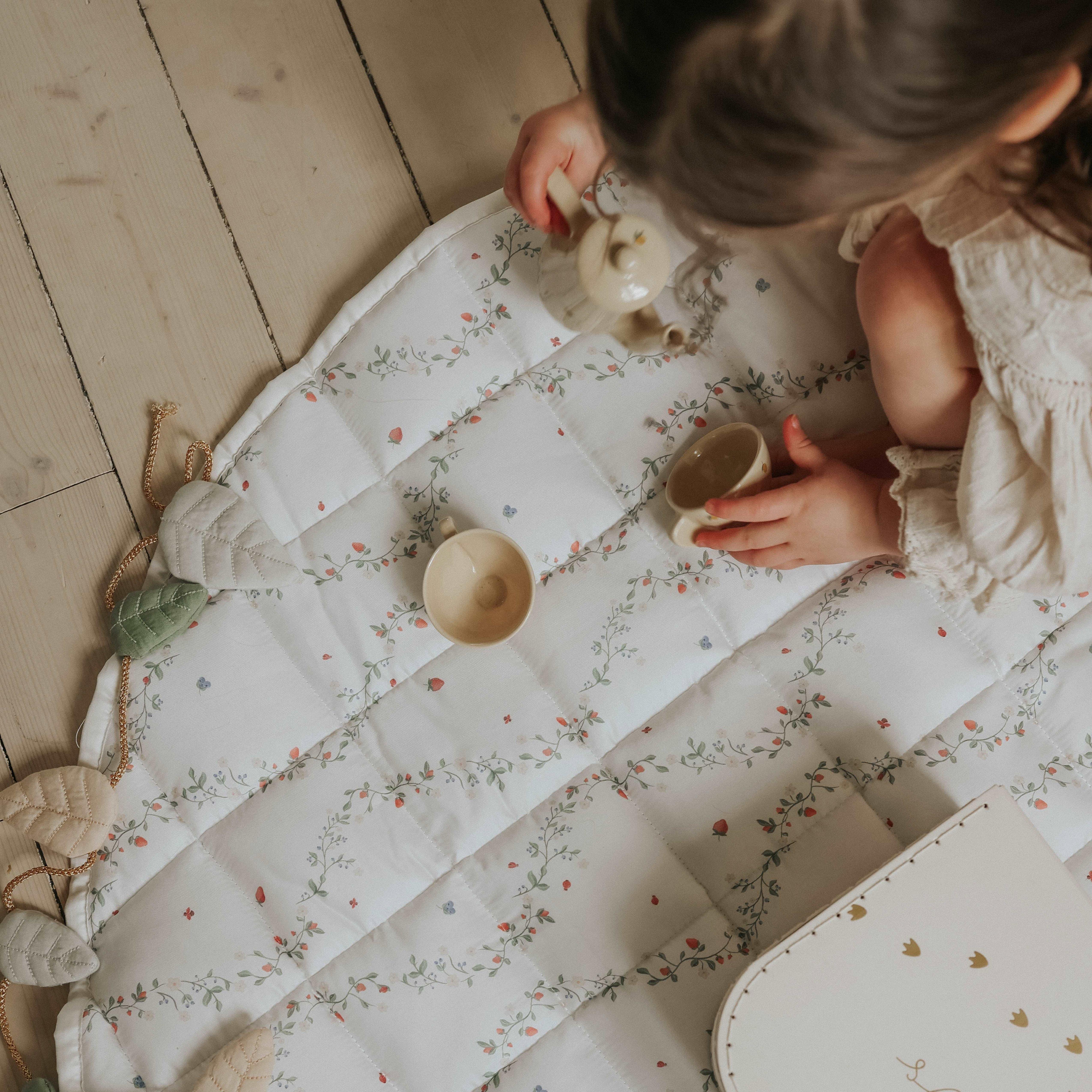 Botanical Berries Playmat - Ivory