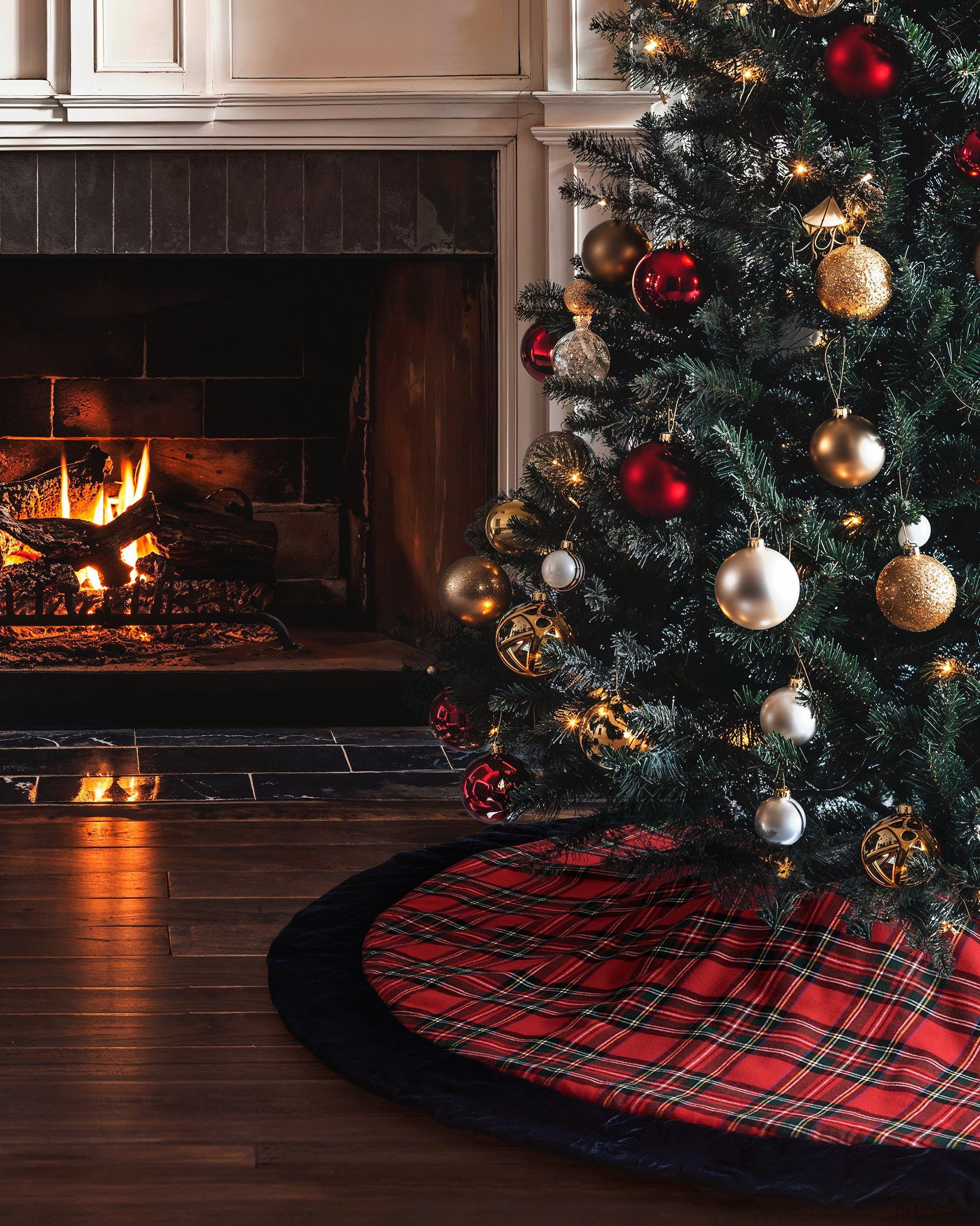 Christmas Tree Skirt in Imperial Tartan image number 2