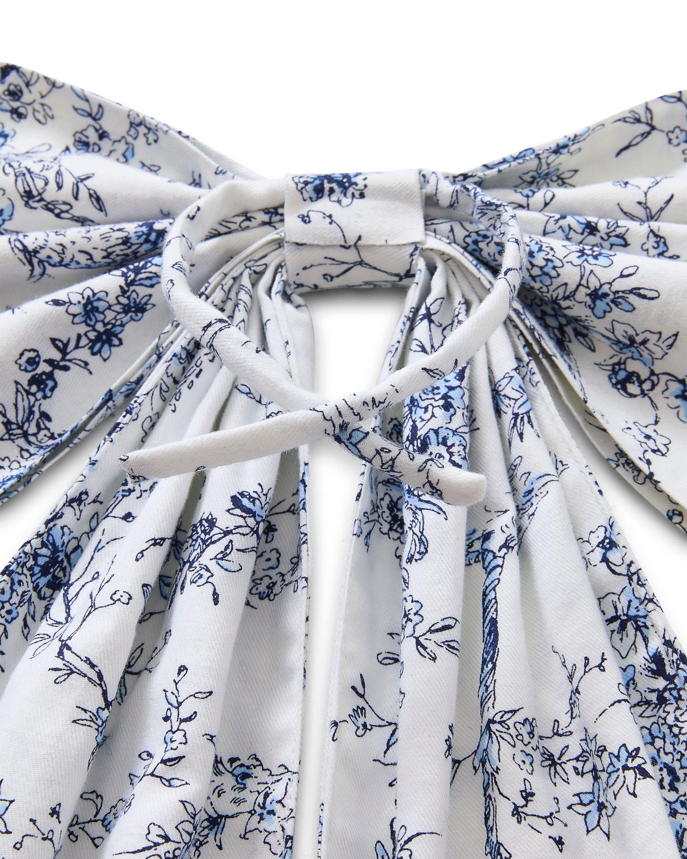 Wreath Bow in Timeless Toile image number 1