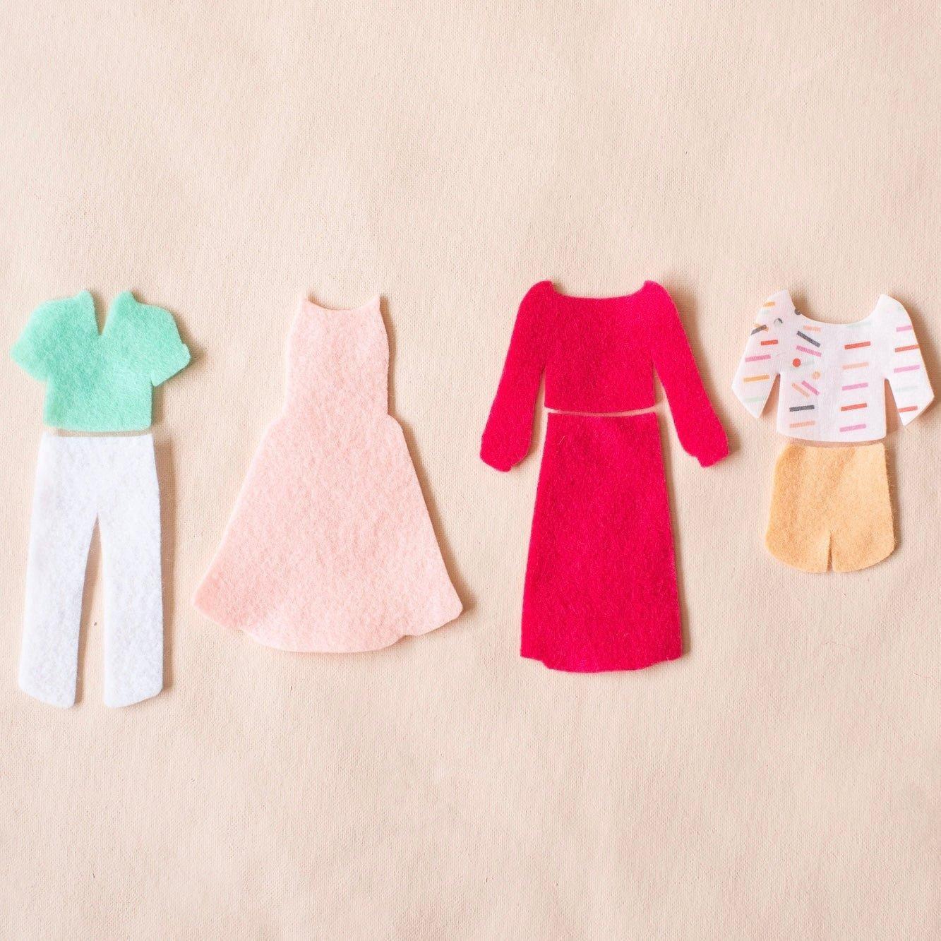 Honey Felt Doll Travel Set image number 3