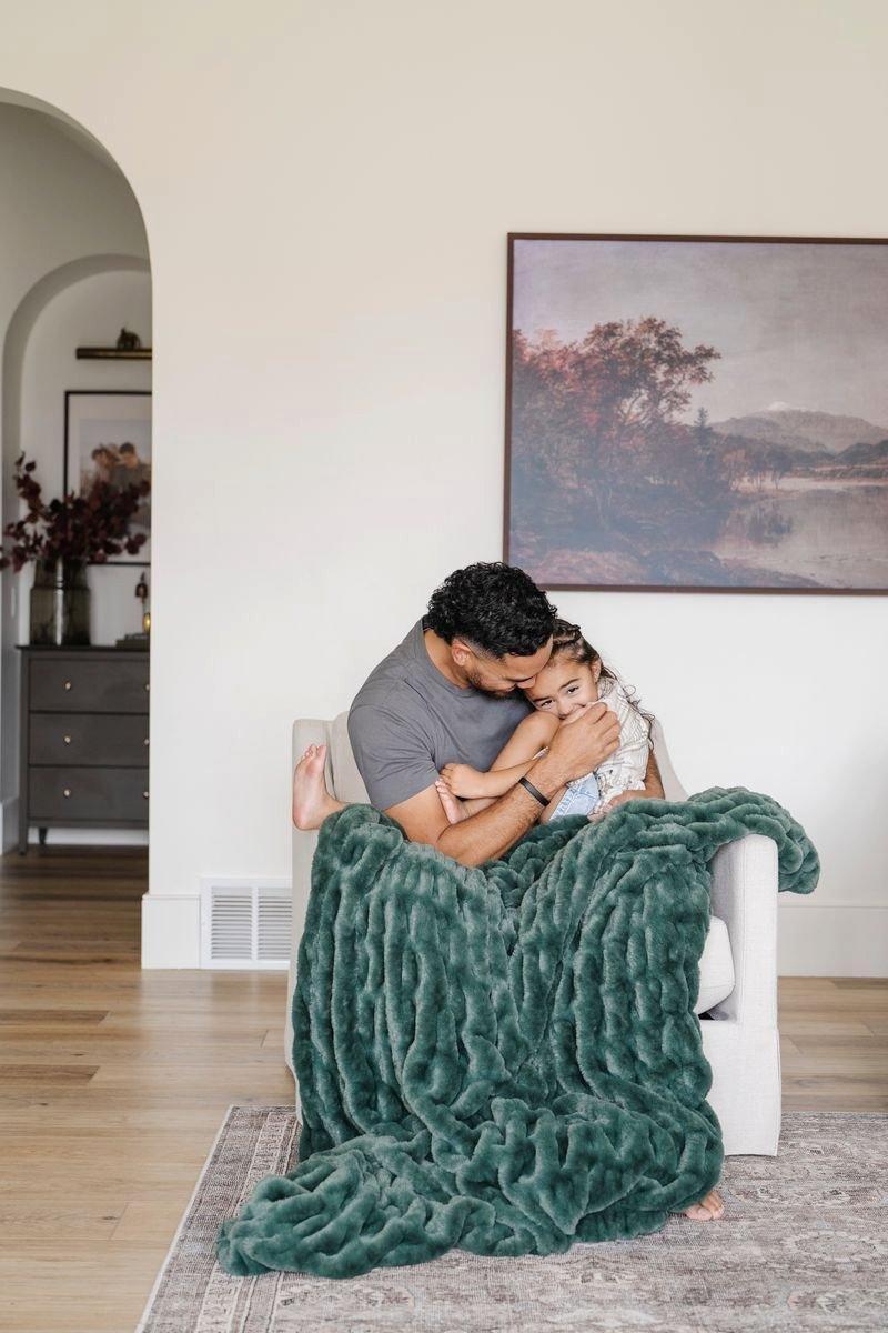 Double Ruched Faux Fur Throw Blanket in Forest