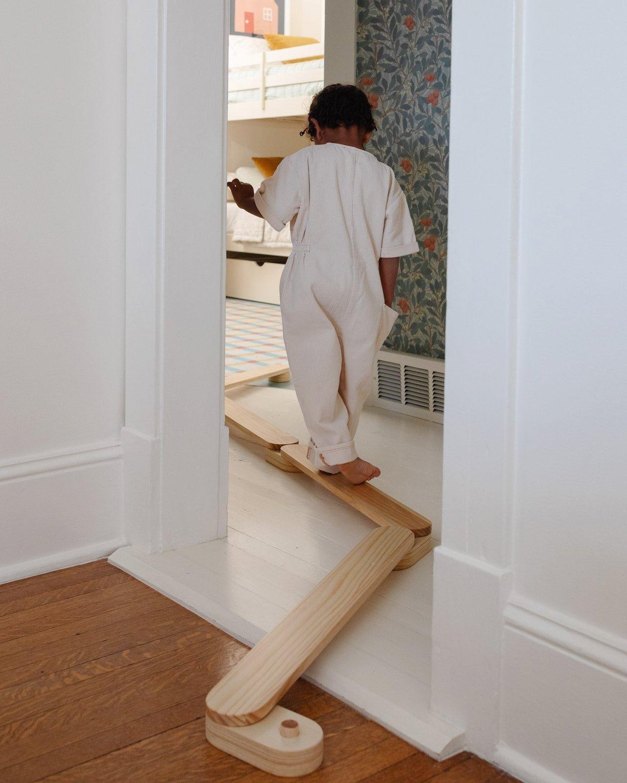Acrobat | Balance Beam image number 2