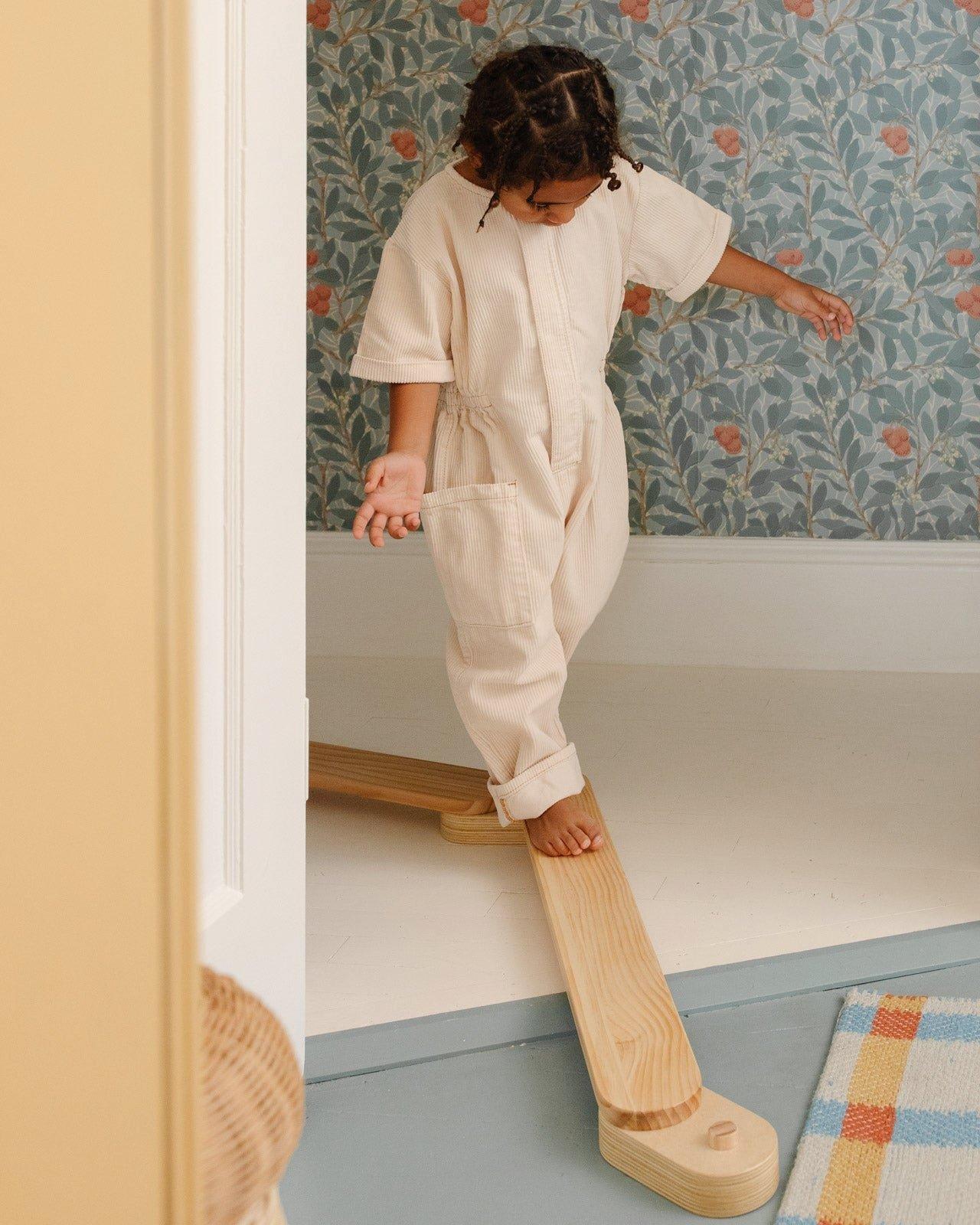 Acrobat | Balance Beam image number 3