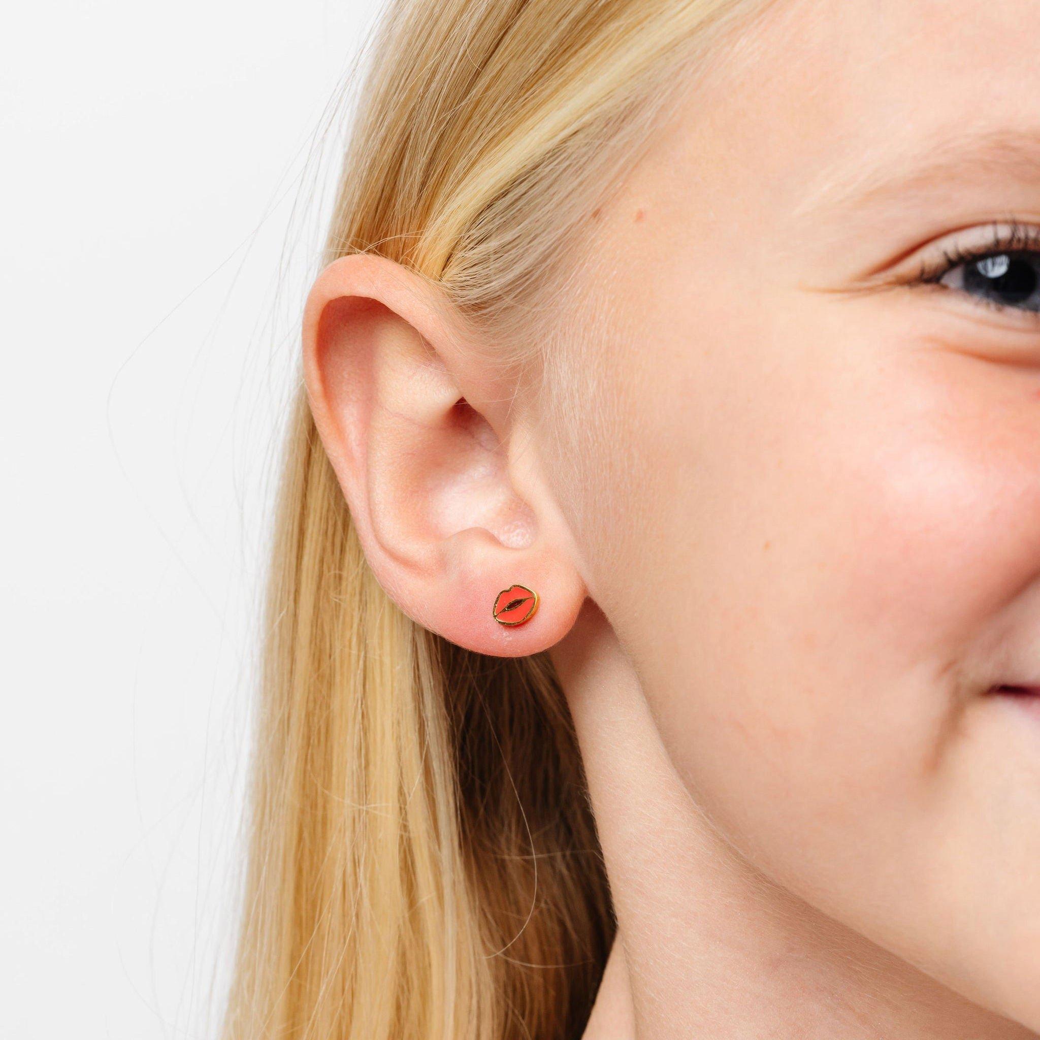 Lips Stud Earrings image number 3