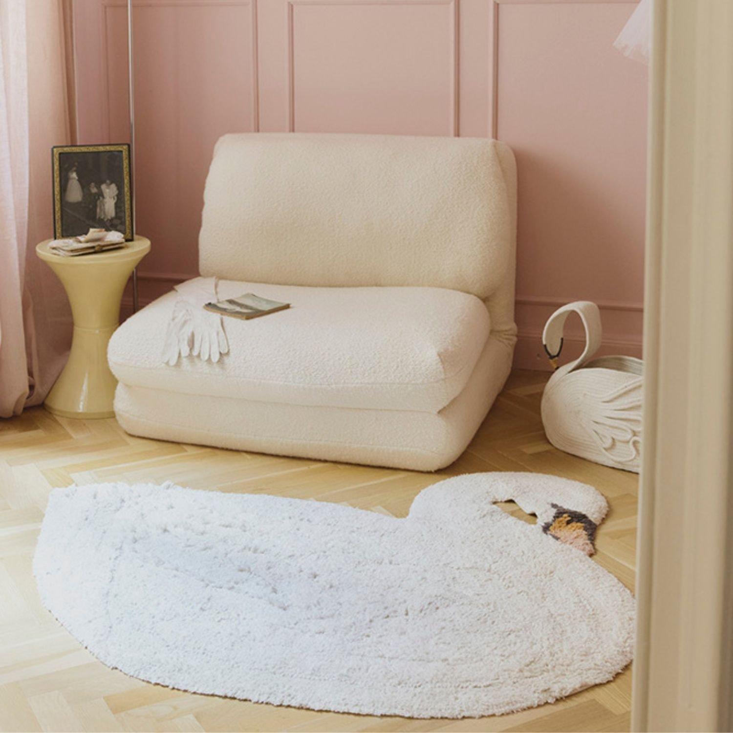 Washable Swan Rug image number 1