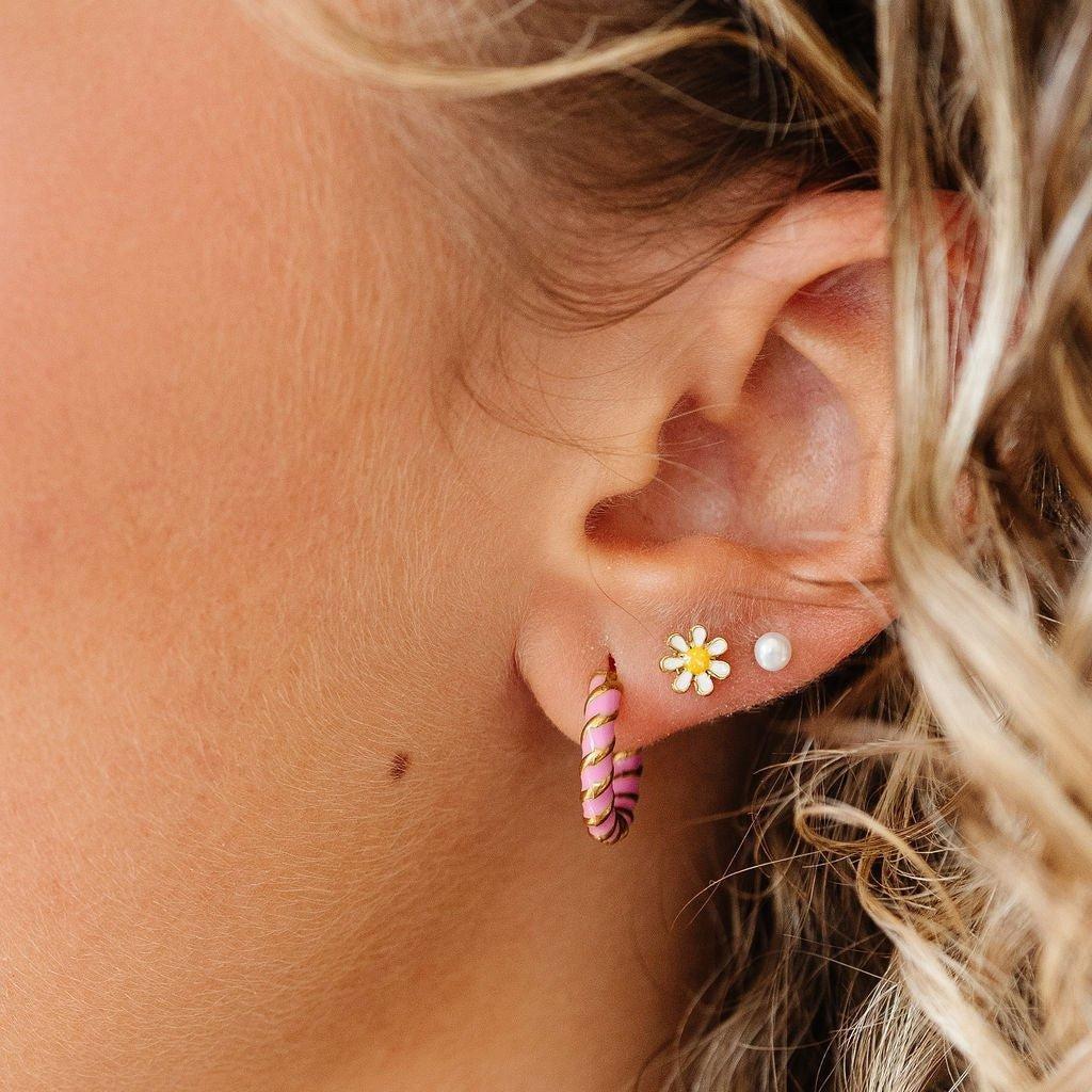 Mini Daisy Stud Earrings image number 1