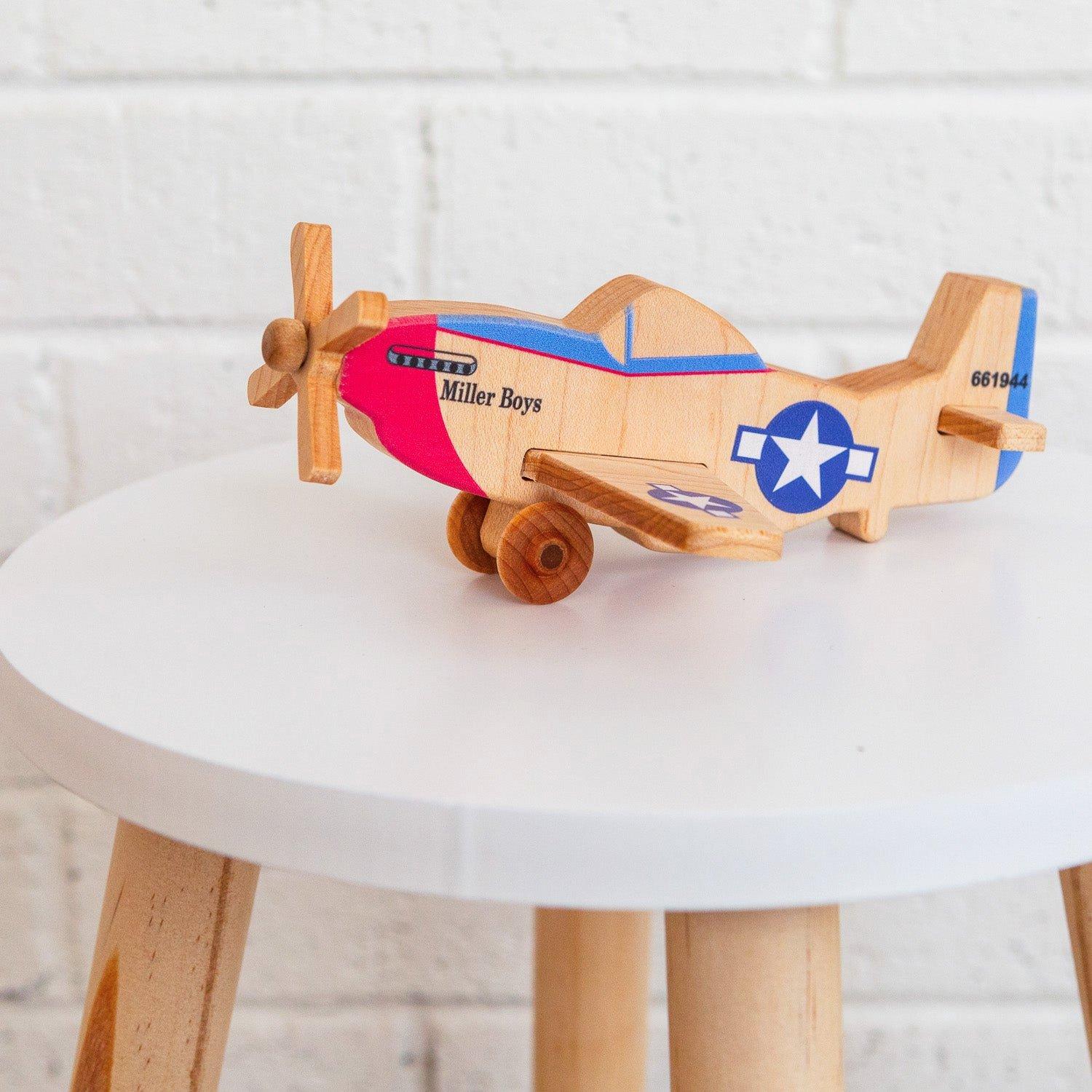 Airplane - Classic P-51 Mustang image number 1