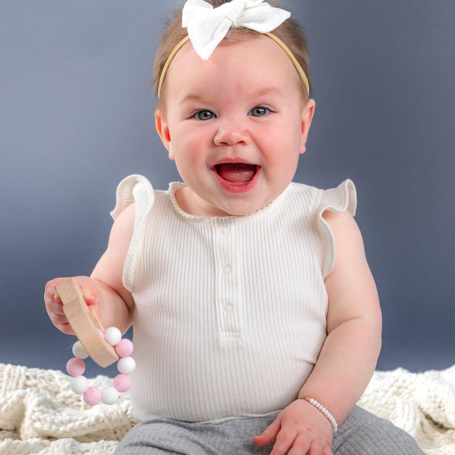 Silicone Bead Teether with Organic Cotton Bag - Heart with Pink Beads image number 4