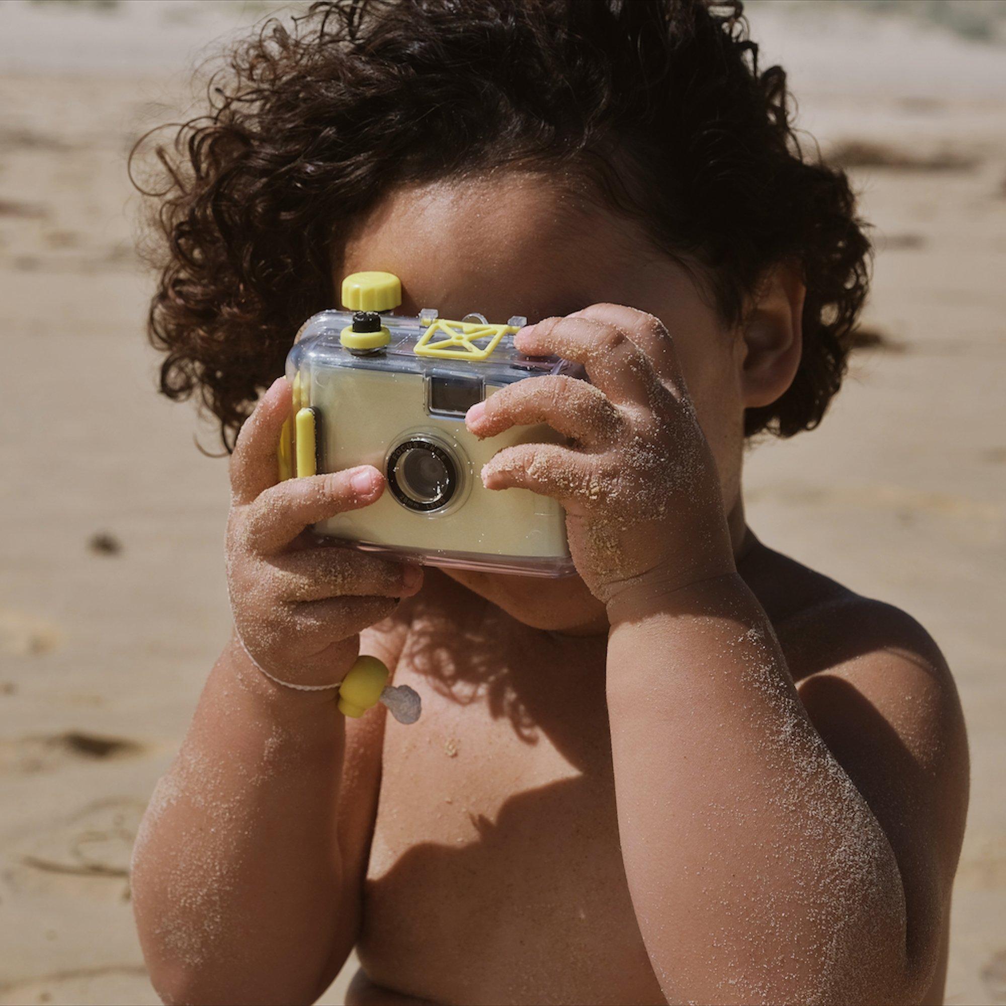 Underwater Camera: Zest Neon Green image number 2