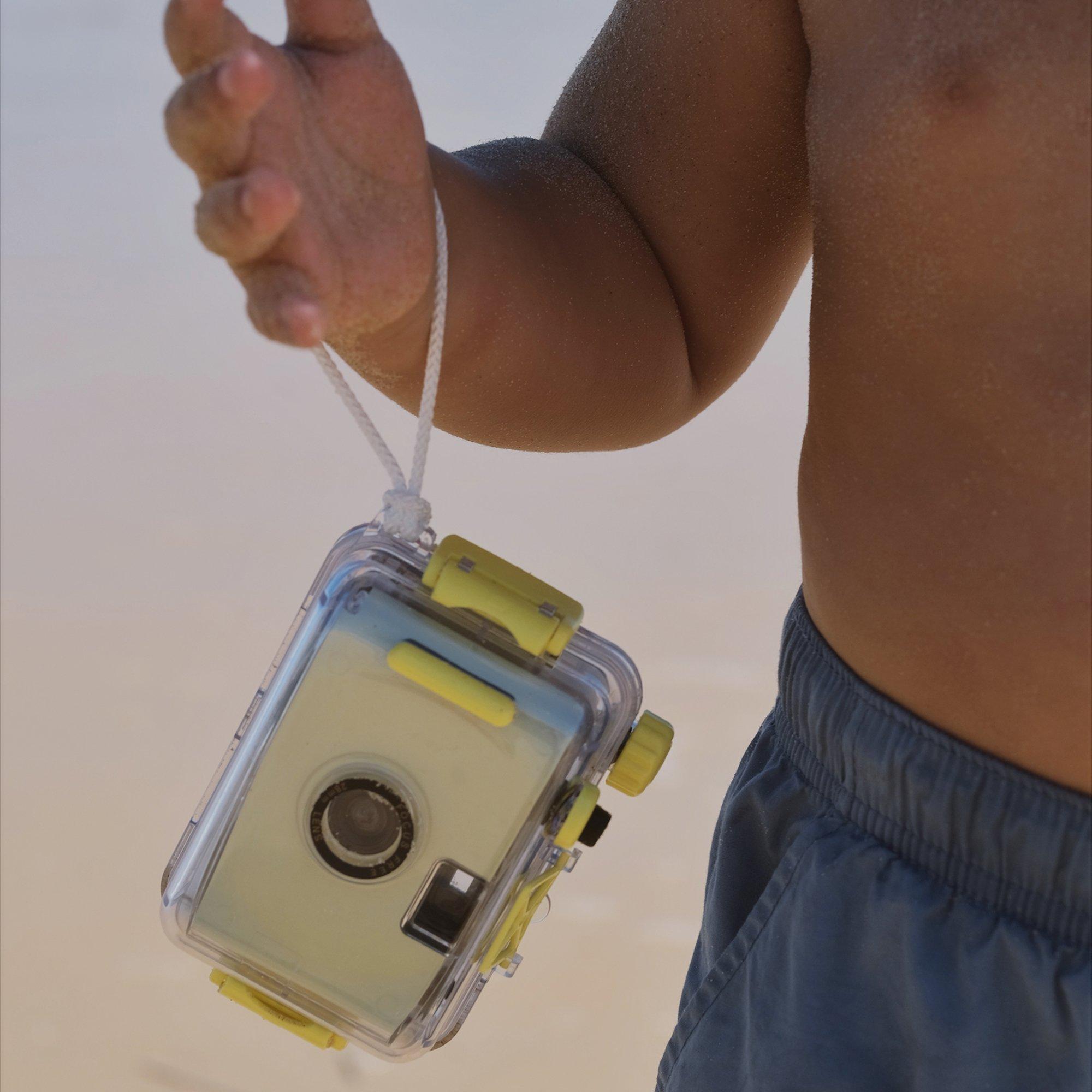 Underwater Camera: Zest Neon Green image number 3