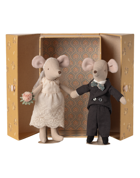 Wedding mice couple in box, Mum and Dad