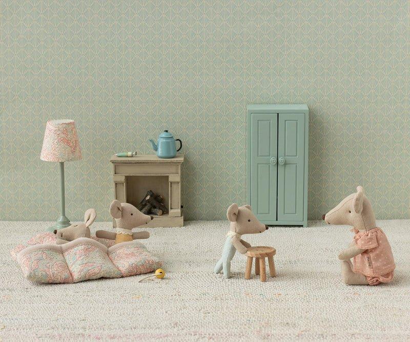 Triplets, Baby mice in matchbox - Checker image number 1