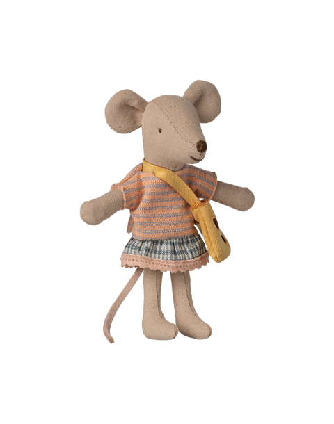 Little sister mouse with bag