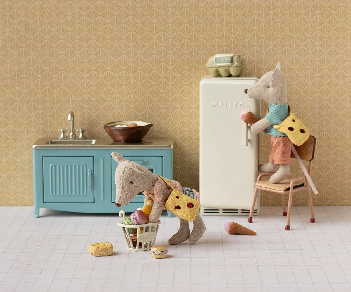 Little brother mouse with bag image number 2