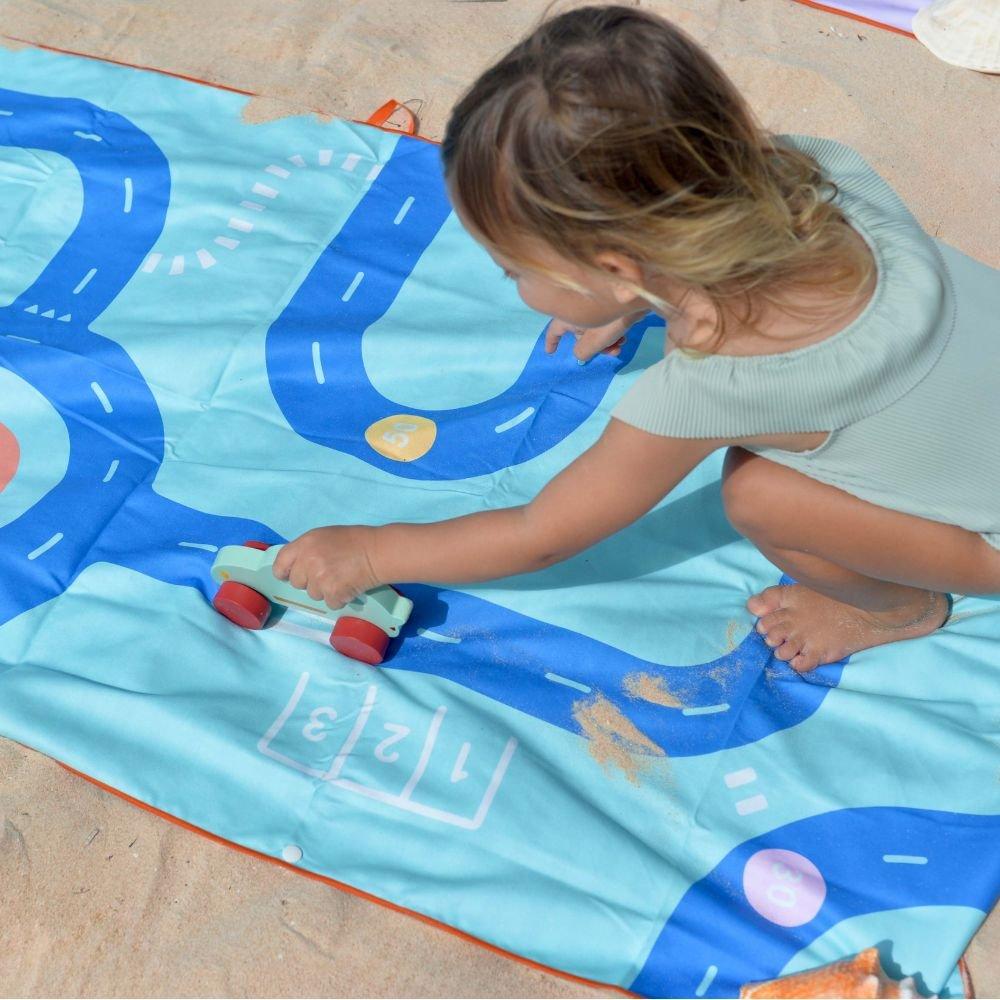 Quut Premium Beach Bundle Blue &ndash; 8-Piece Kids Beach & Outdoor Play Set image number 1
