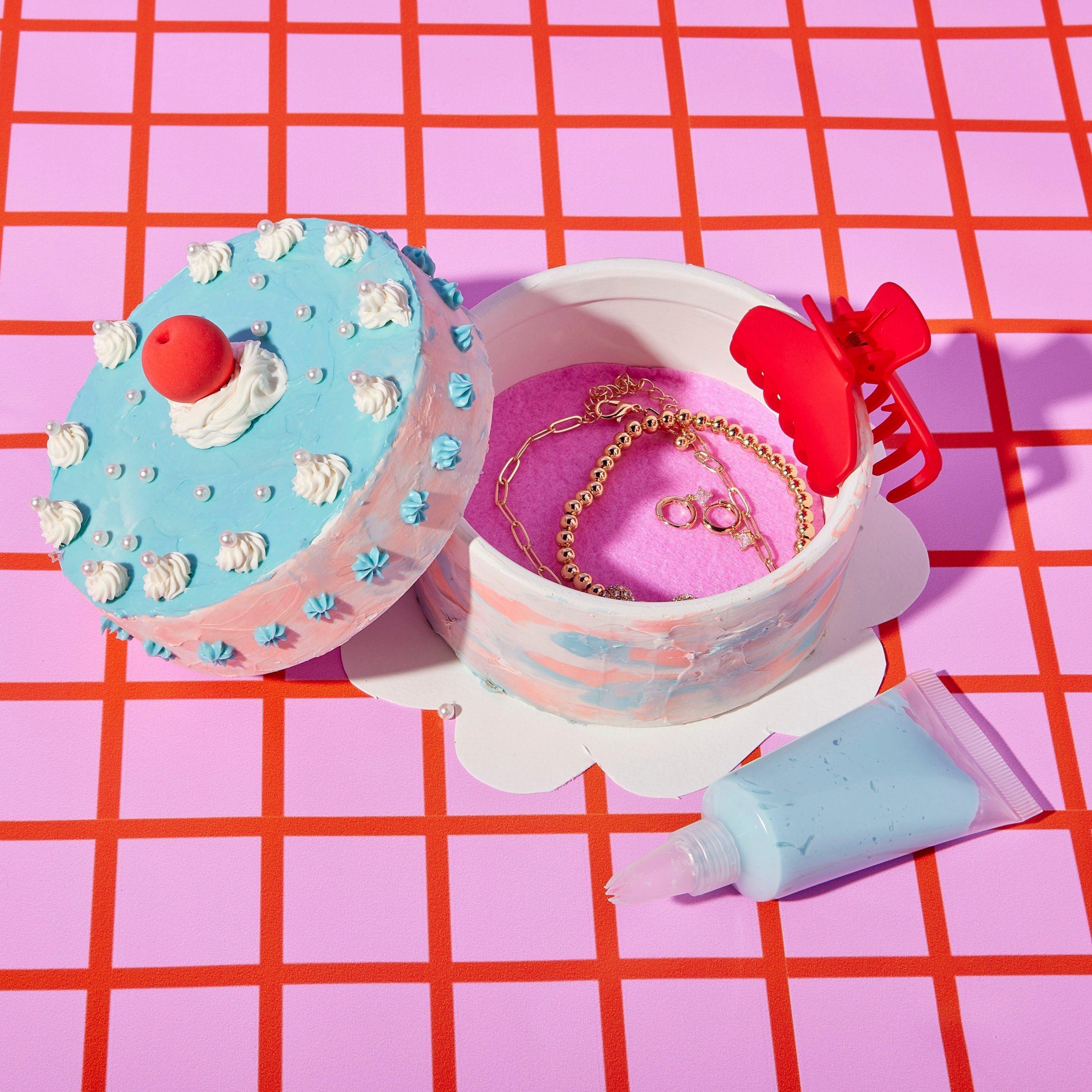 Decorate-a-Cake Jewerly Box image number 1