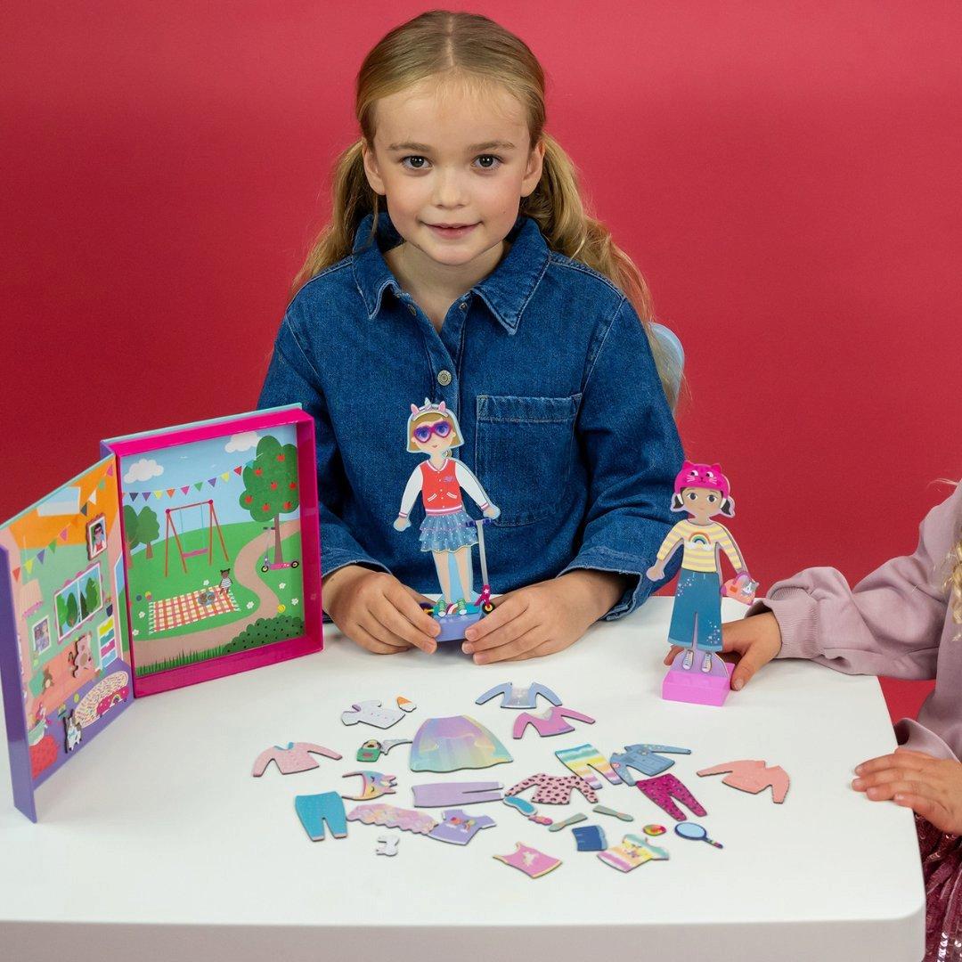 Floss & Rock Best Friends Magnetic Dress Up Doll Set image number 4