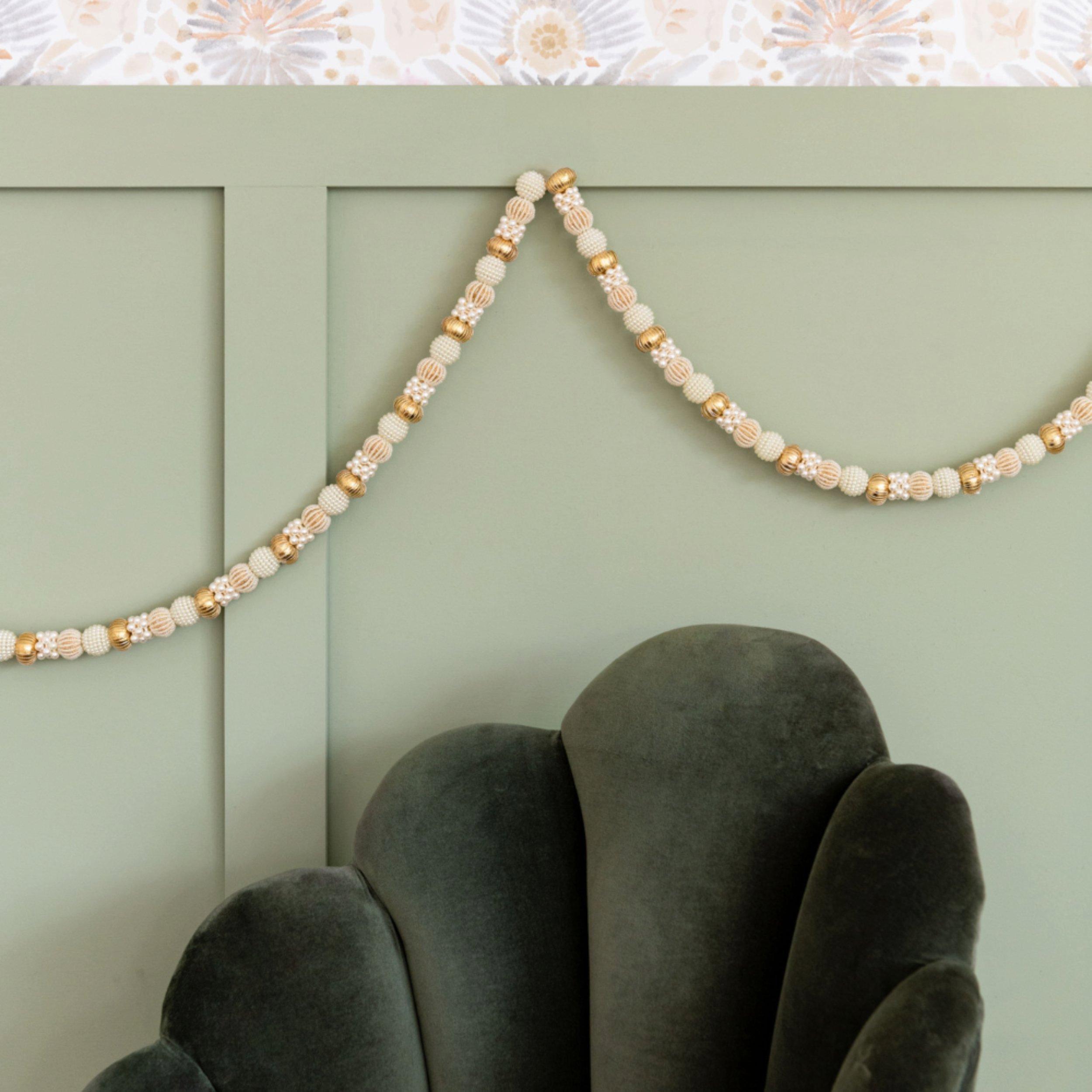 Beaded Pearl Garland image number 1