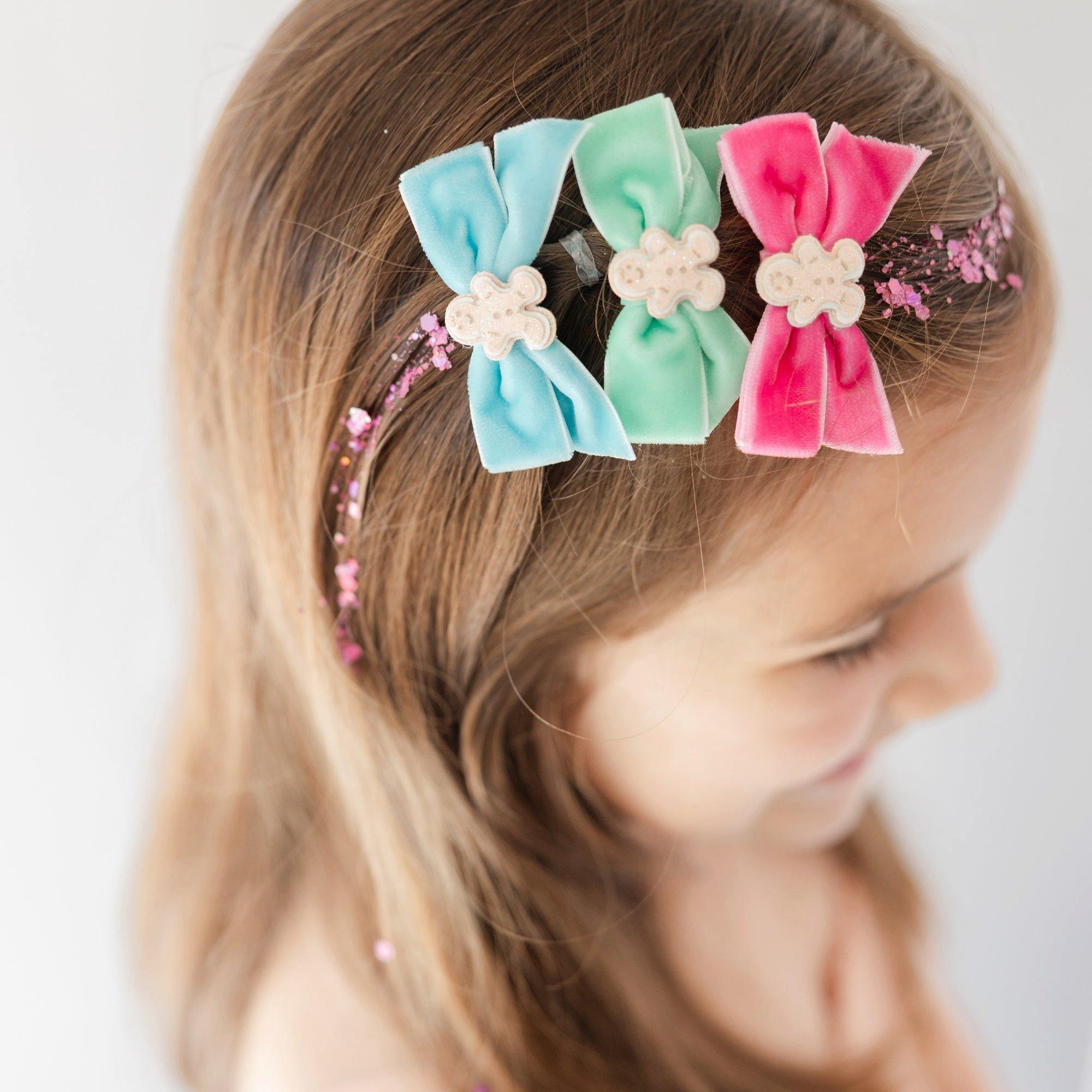 Baking Spirits Bright Gingerbread Bow Hair Clip Set image number 1