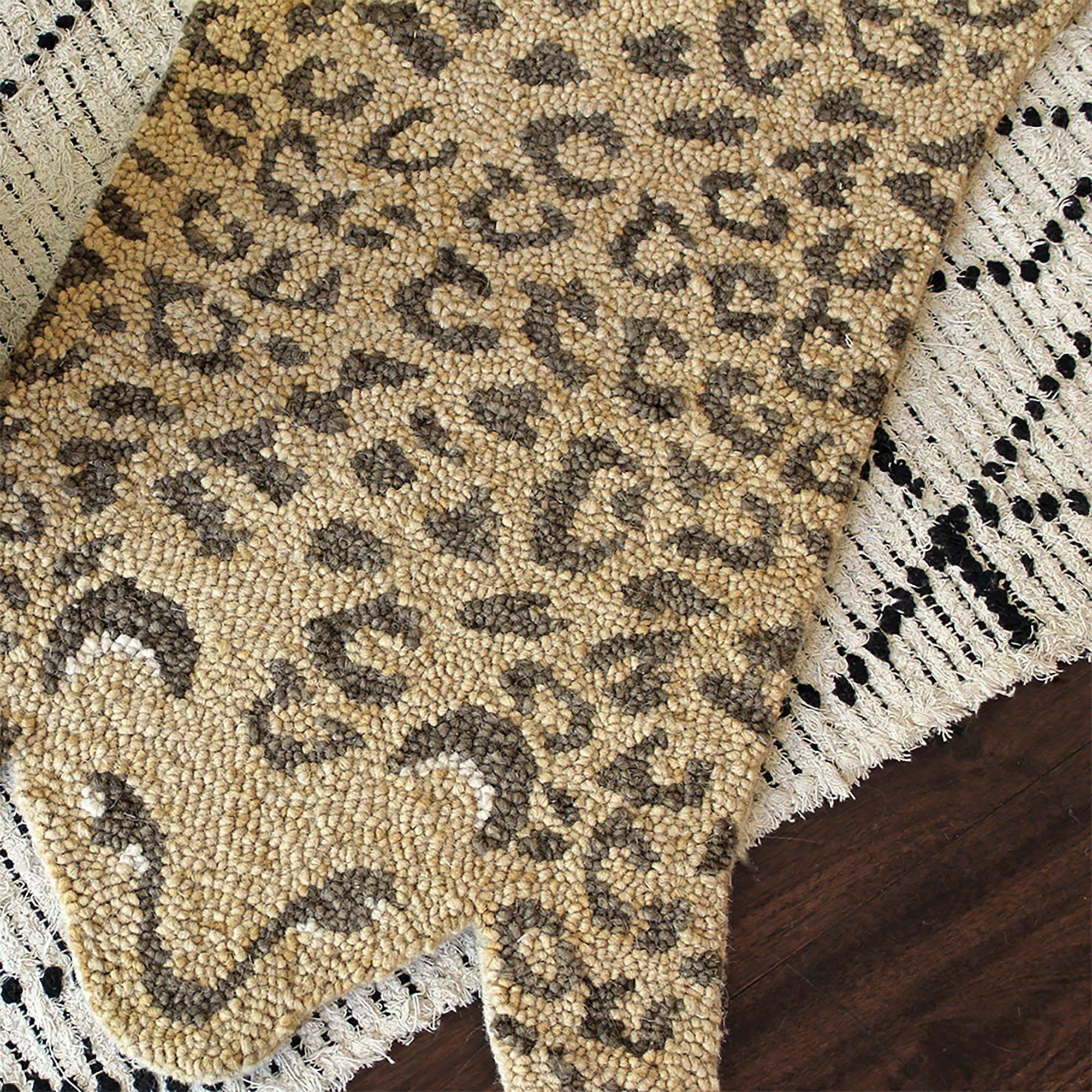 Parker Leopard Shaped Wool Accent Rug (23" x 36") image number 2