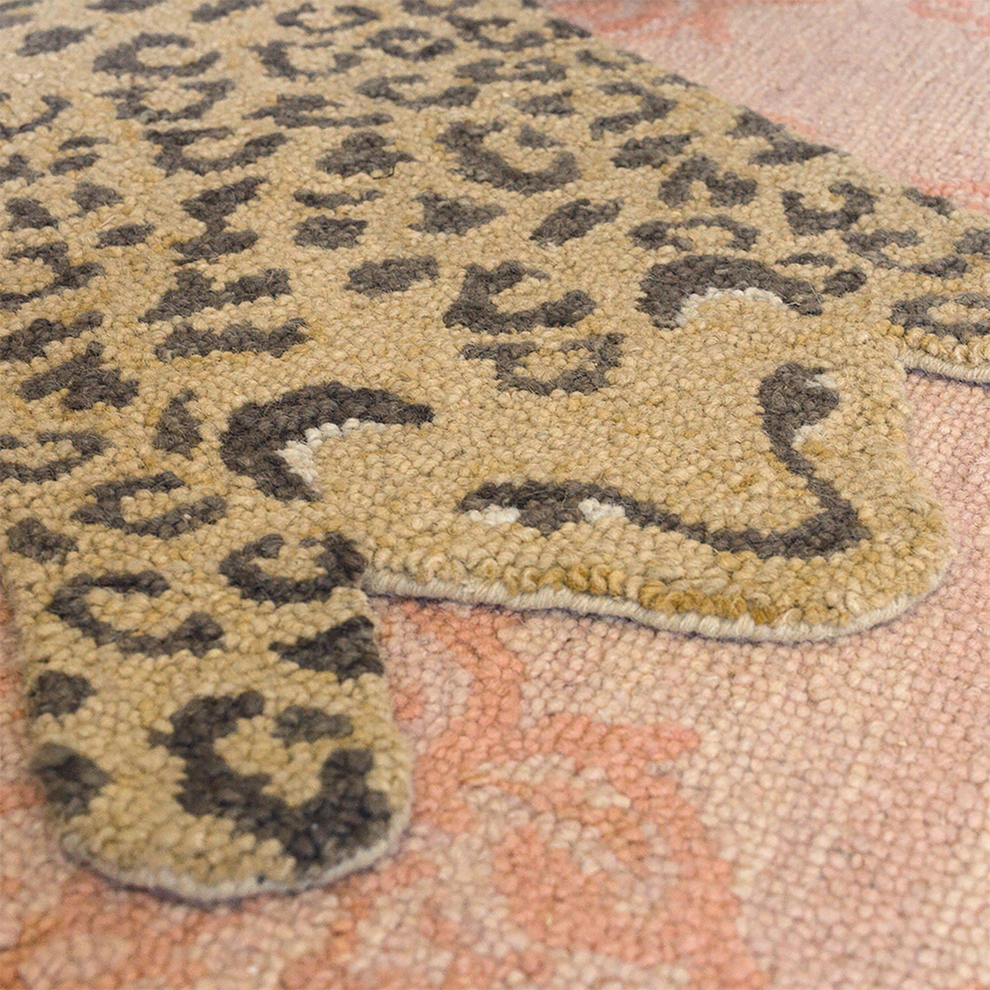Parker Leopard Shaped Wool Accent Rug (23" x 36") image number 3