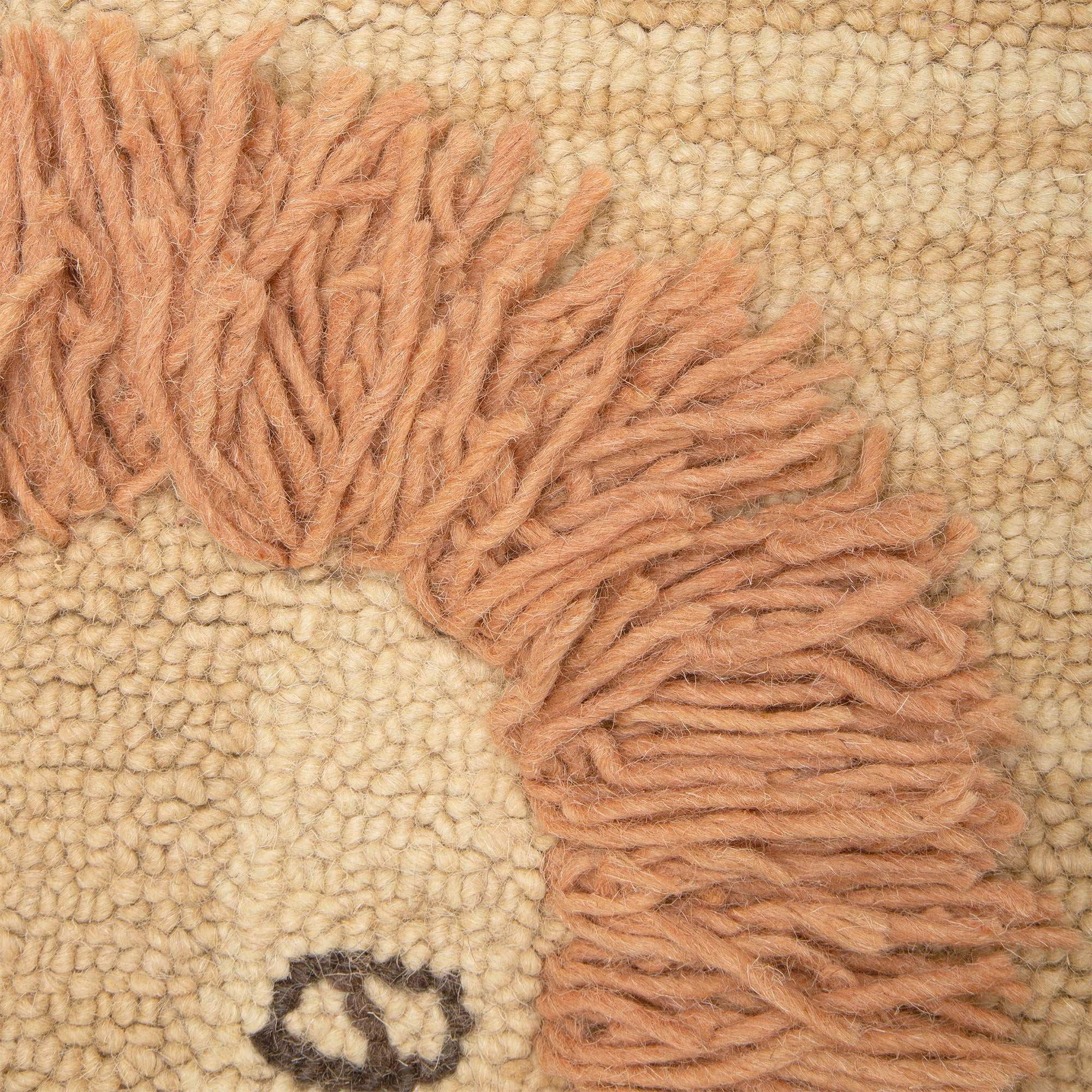 Kendi Lion Shaped Wool Accent Rug (23" x 36") image number 1