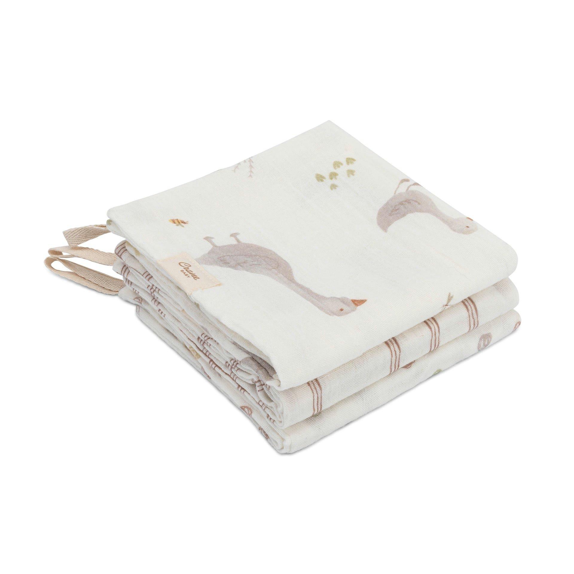 Charlie Farmhouse Goose Hooded Baby Bath Towel & Washcloth Set image number 2