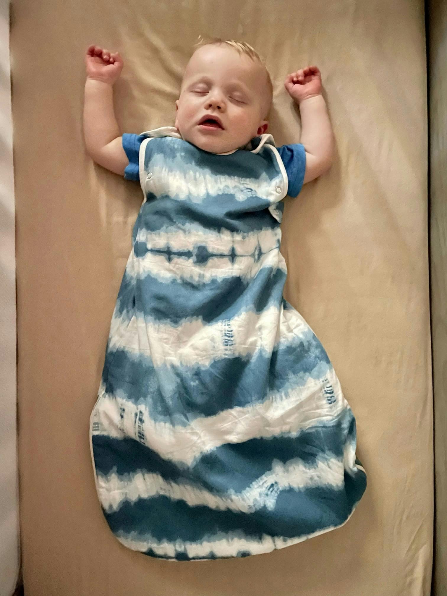 Caspian 1.2 TOG Wearable Blanket Cotton Sateen (Tie-Dye Print) image number 3