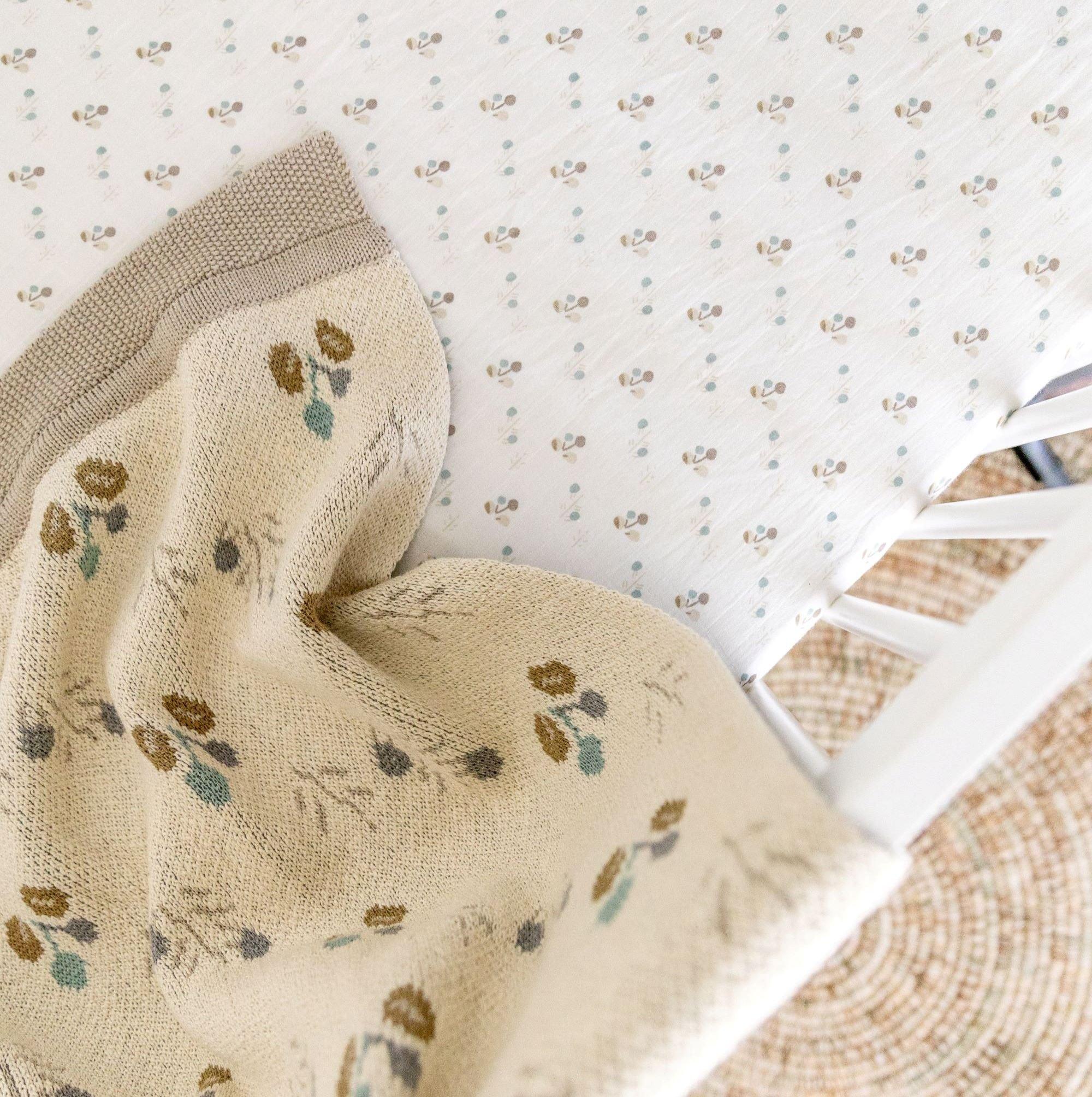 Avery Organic Cotton Reversible Baby Blanket image number 4