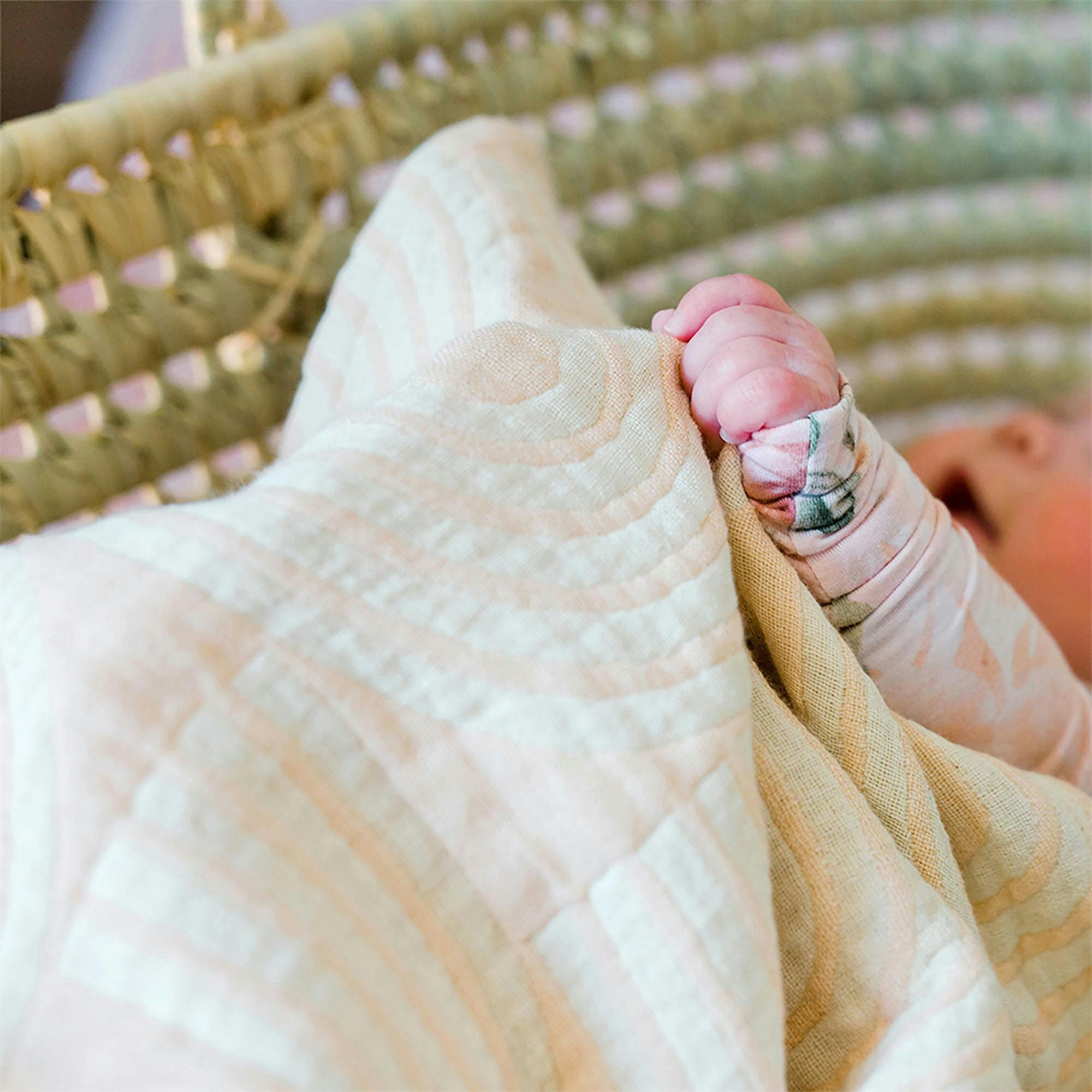 Cotton Jacquard Baby Blanket (Pink Rainbow) image number 3