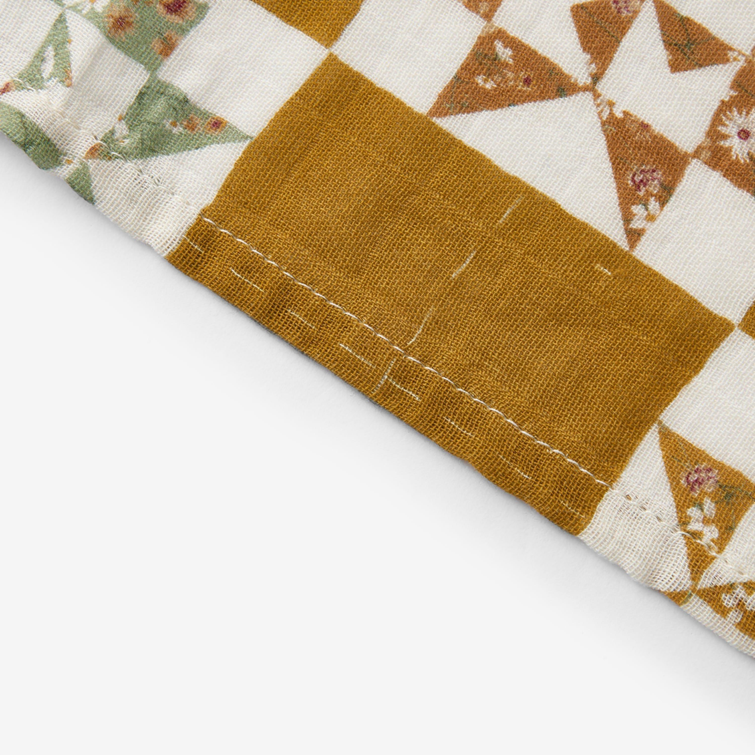 Quilt Organic Cotton Two-Piece Burp Cloth Set image number 3