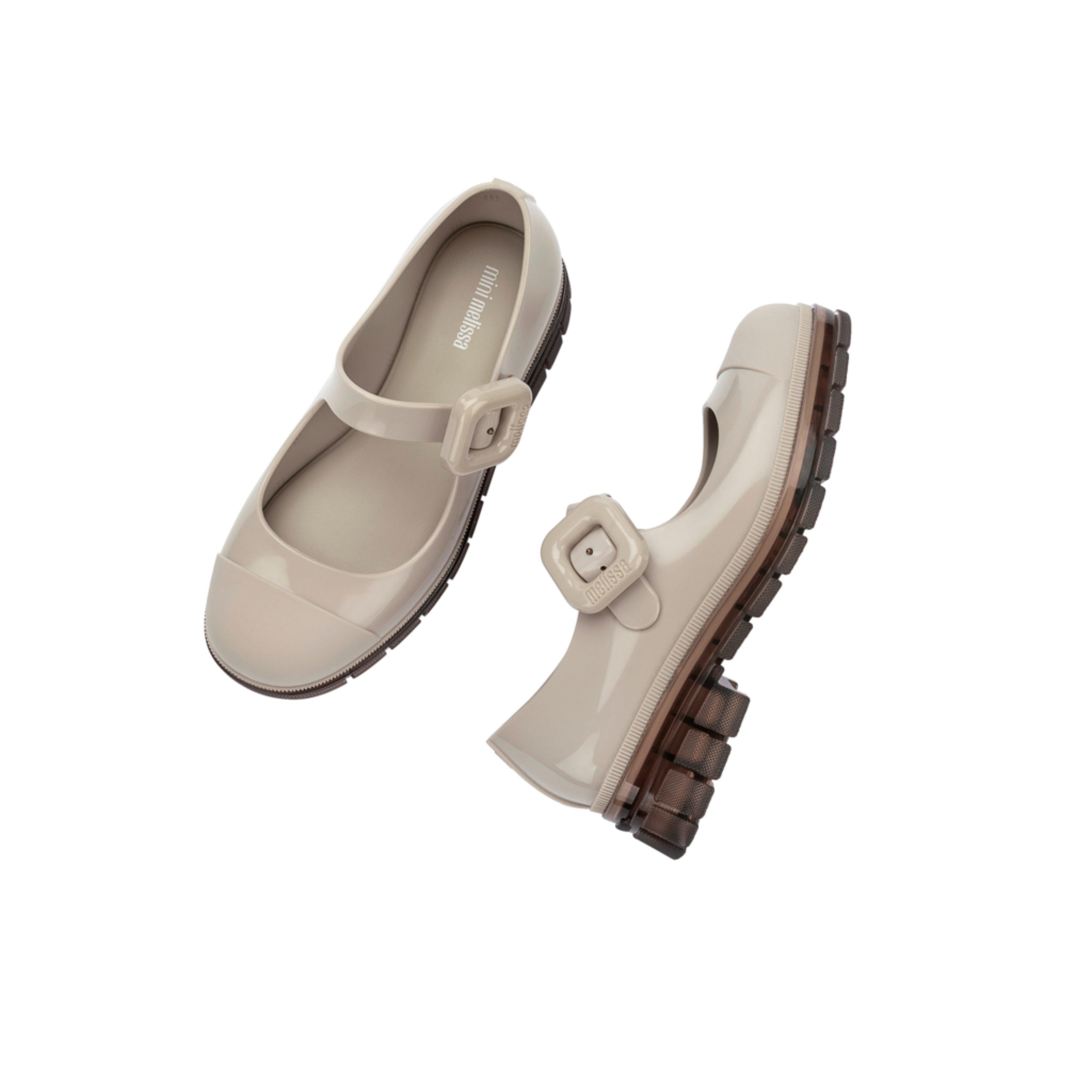 June Kid in Beige image number 3