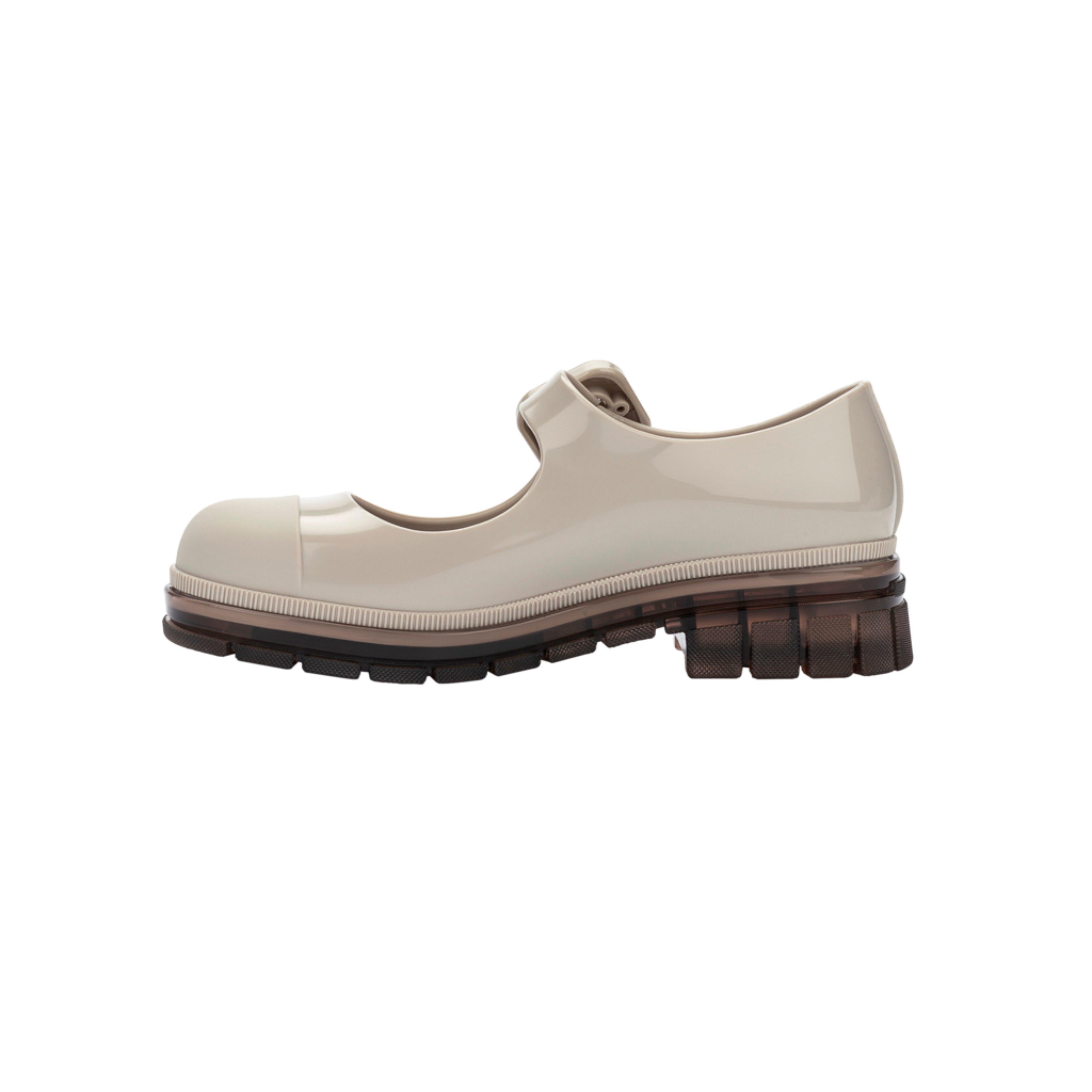 June Kid in Beige image number 4