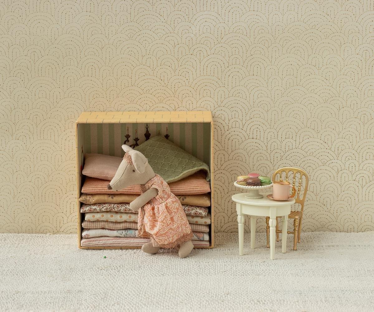 Princess and the pea, Big sister mouse image number 2