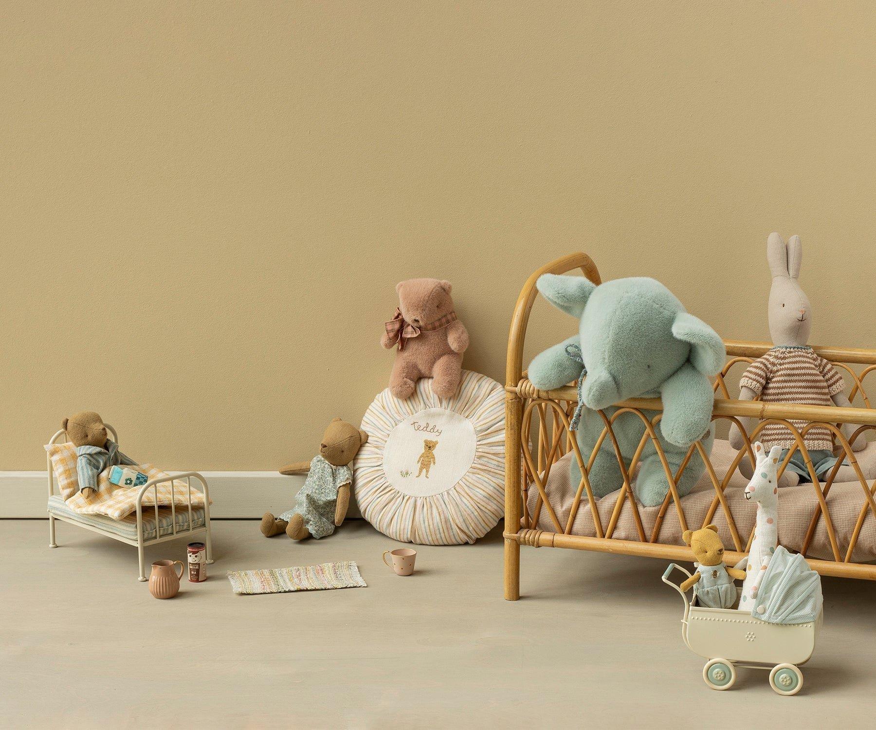 Elephant plush, Medium - Soft mint image number 1