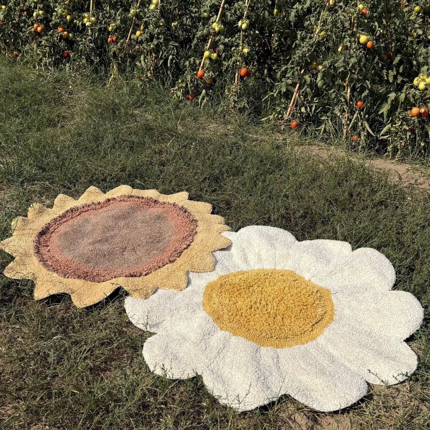 Washable Rug White Daisy image number 2