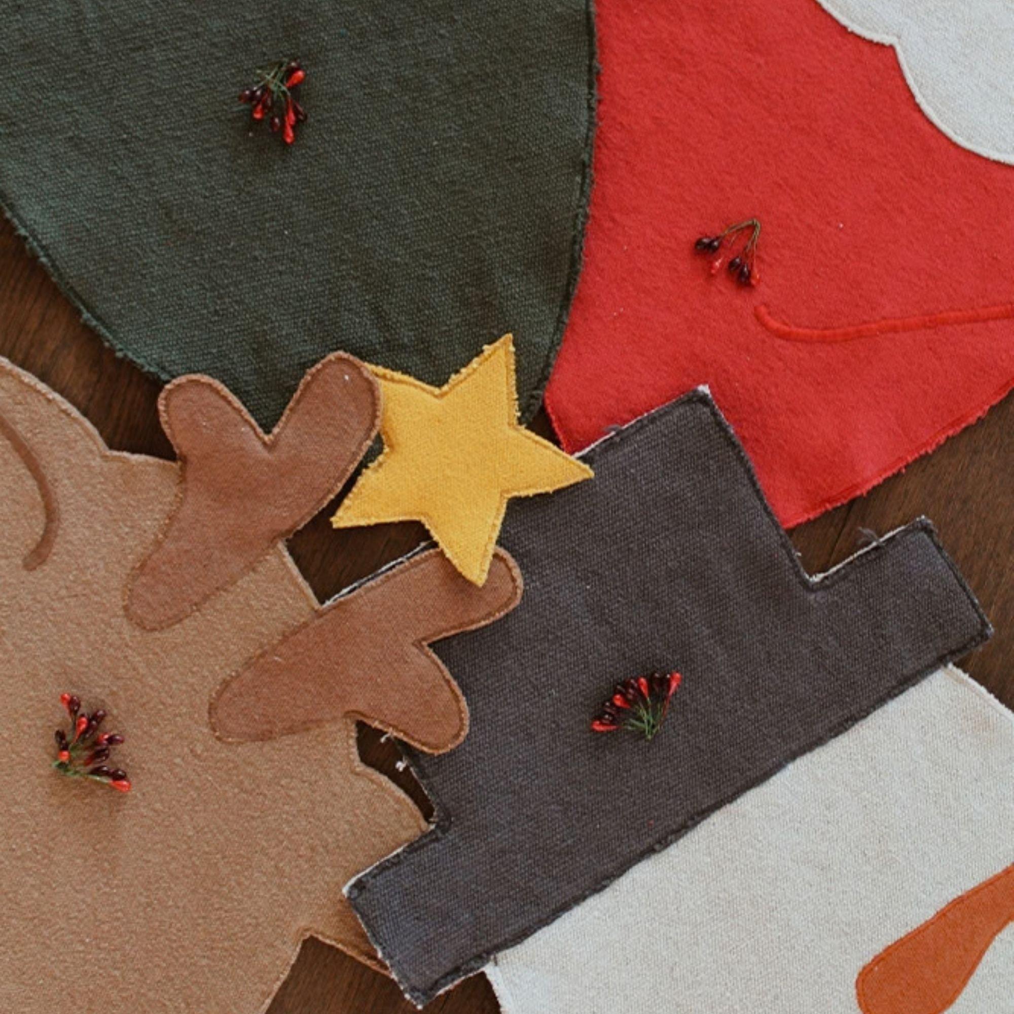 Set of 4 Christmas Placemats image number 2