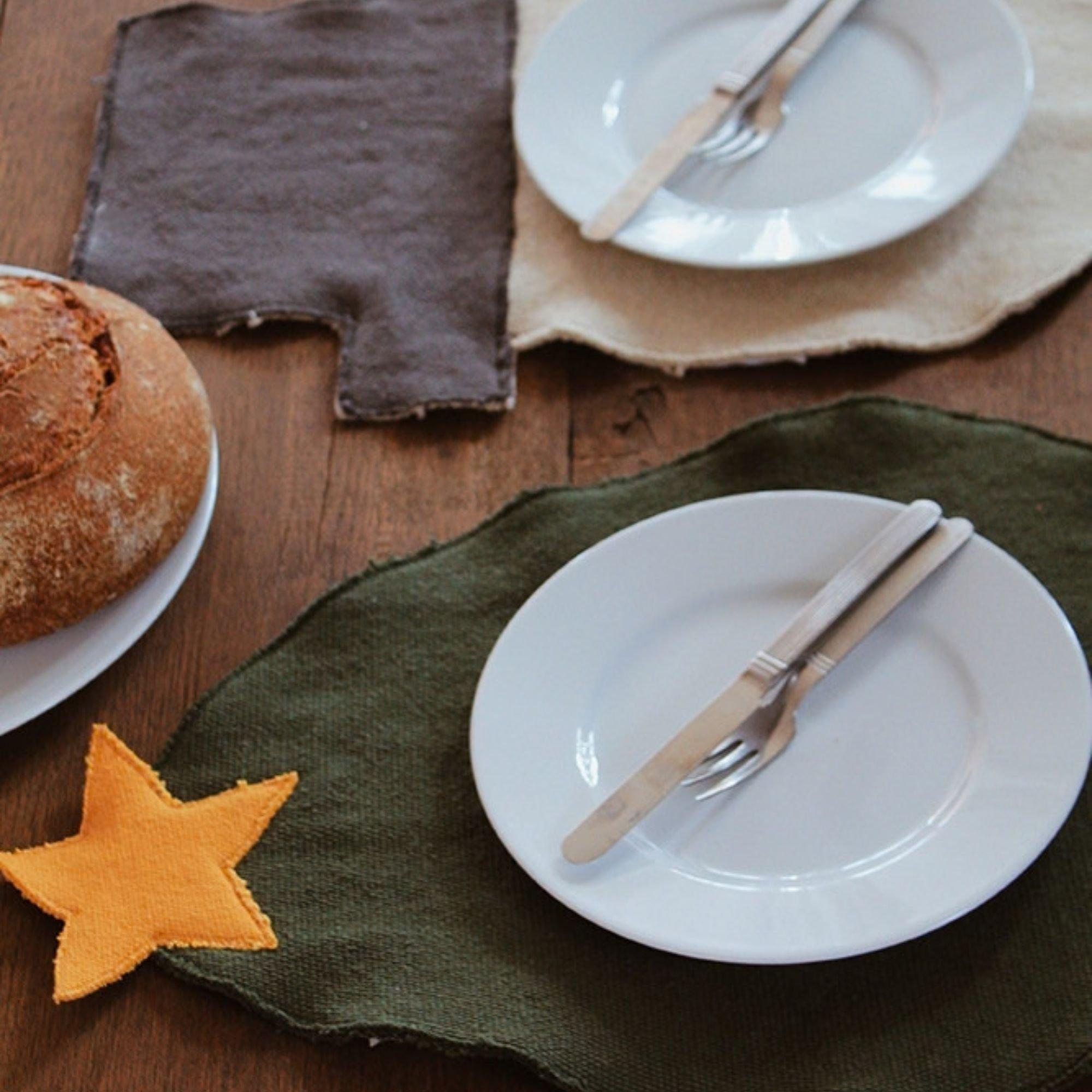 Set of 4 Christmas Placemats image number 4