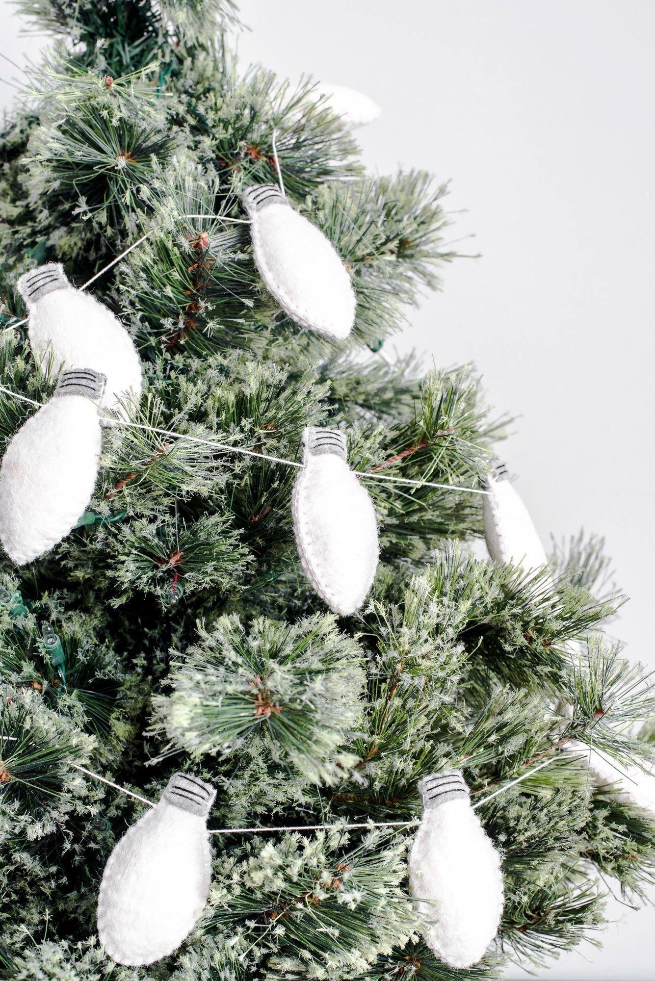 Christmas Lights Garland (White) image number 1