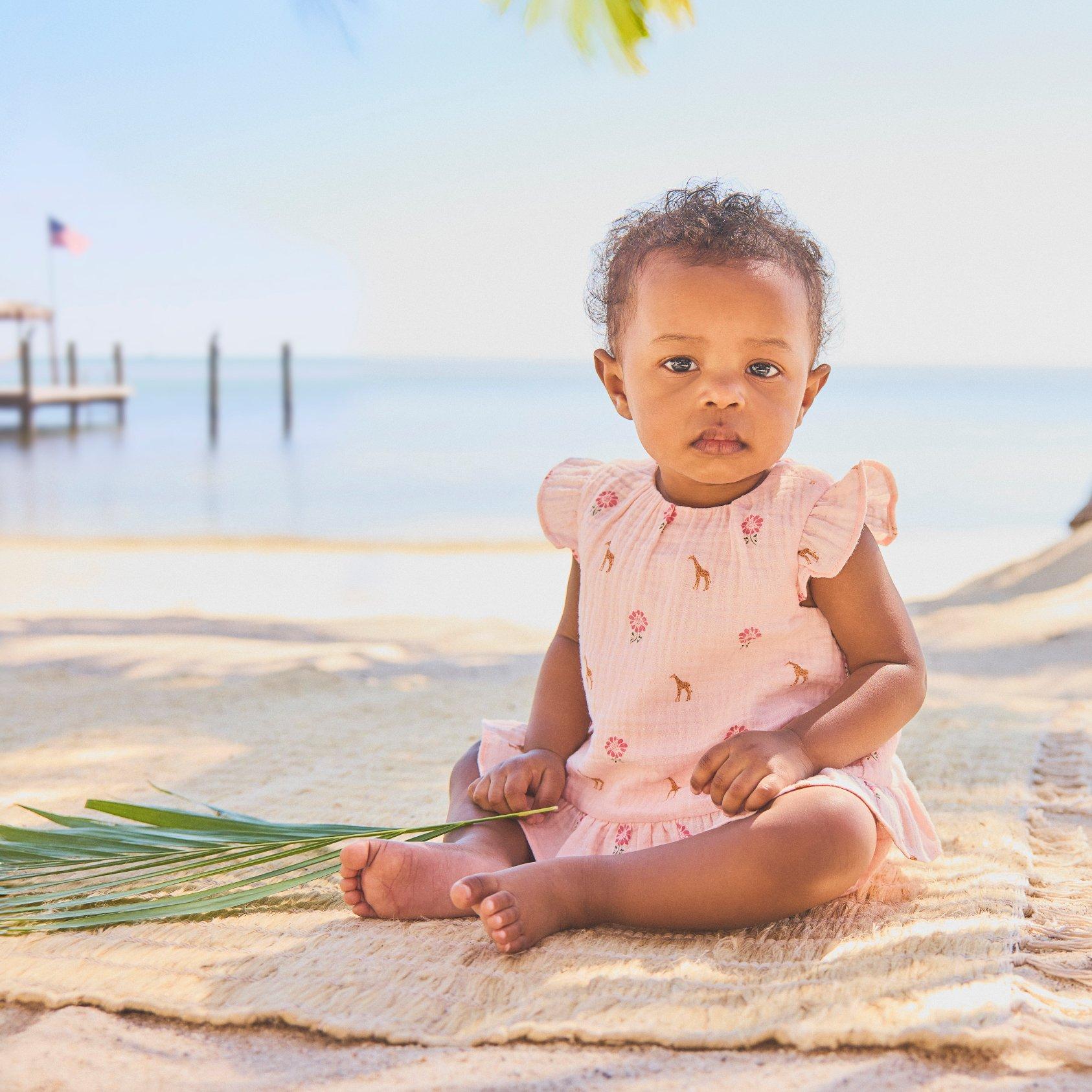 Baby Giraffe Floral Matching Set image number 1