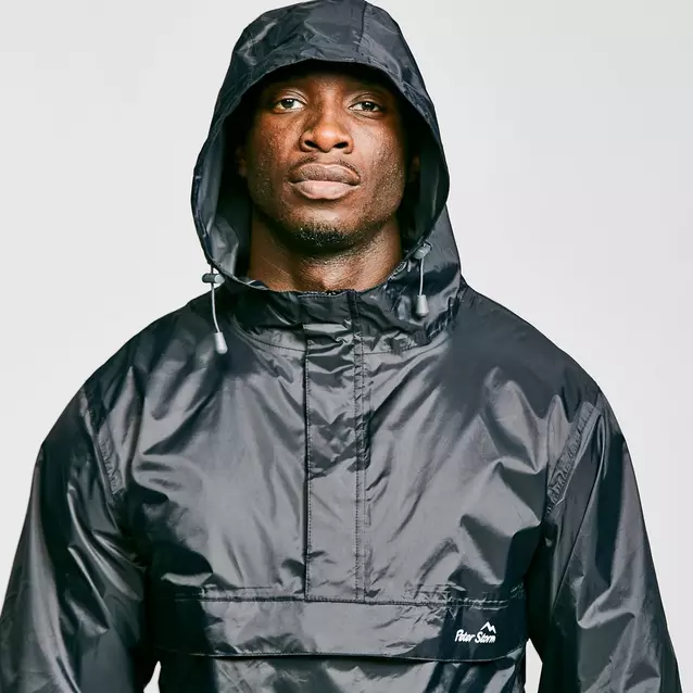 Peter Storm overhead men's cagoule waterproof jacket in dark blue.  Stormtech range. Nylon material Stock Photo - Alamy