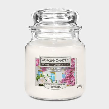 White Yankee candle City Blooms Medium Jar